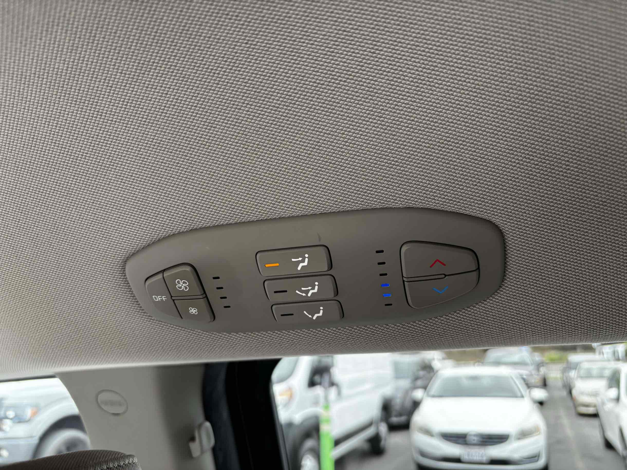 2016 Kia Sedona LX photo 23