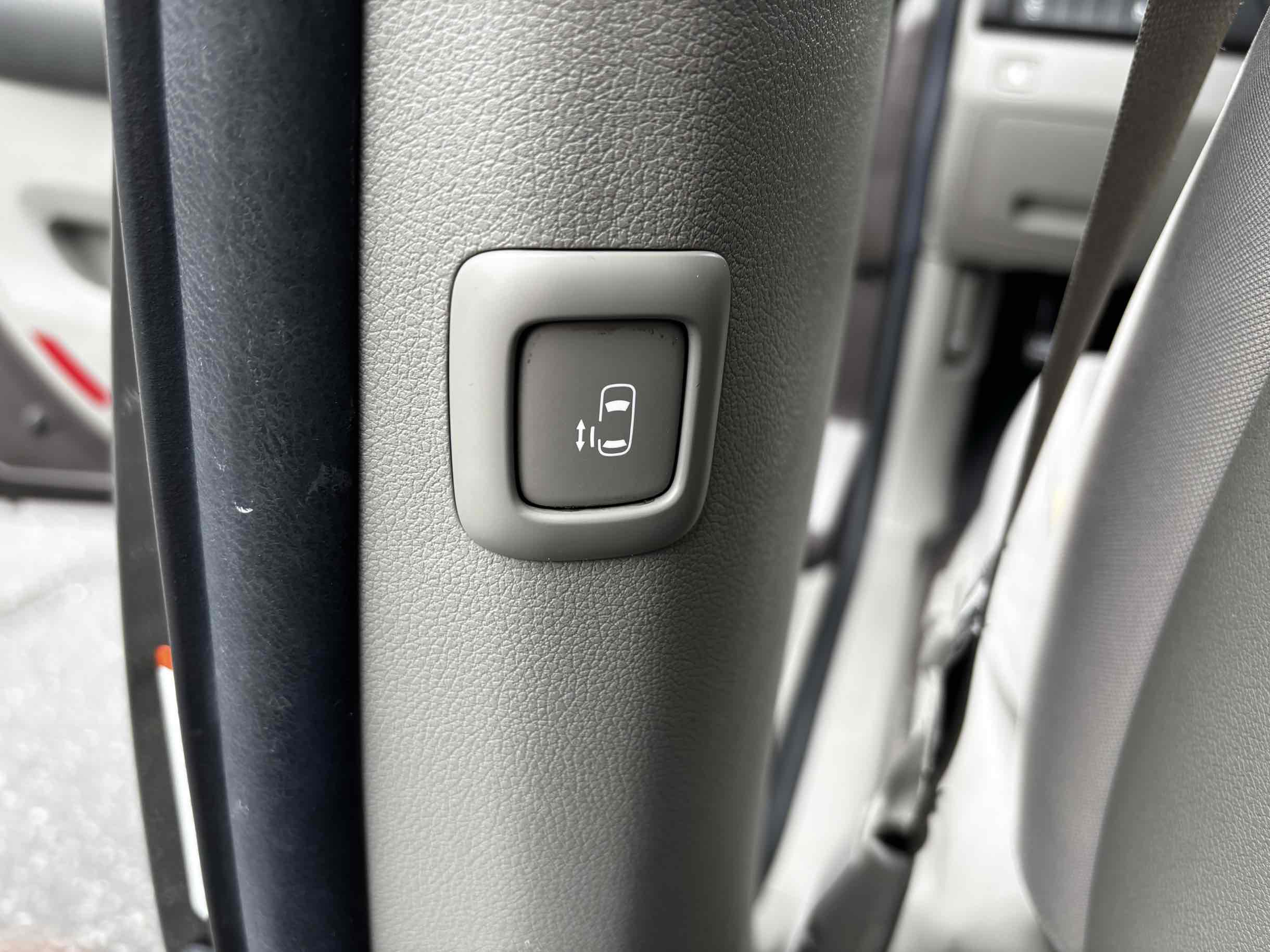 2016 Kia Sedona LX photo 24