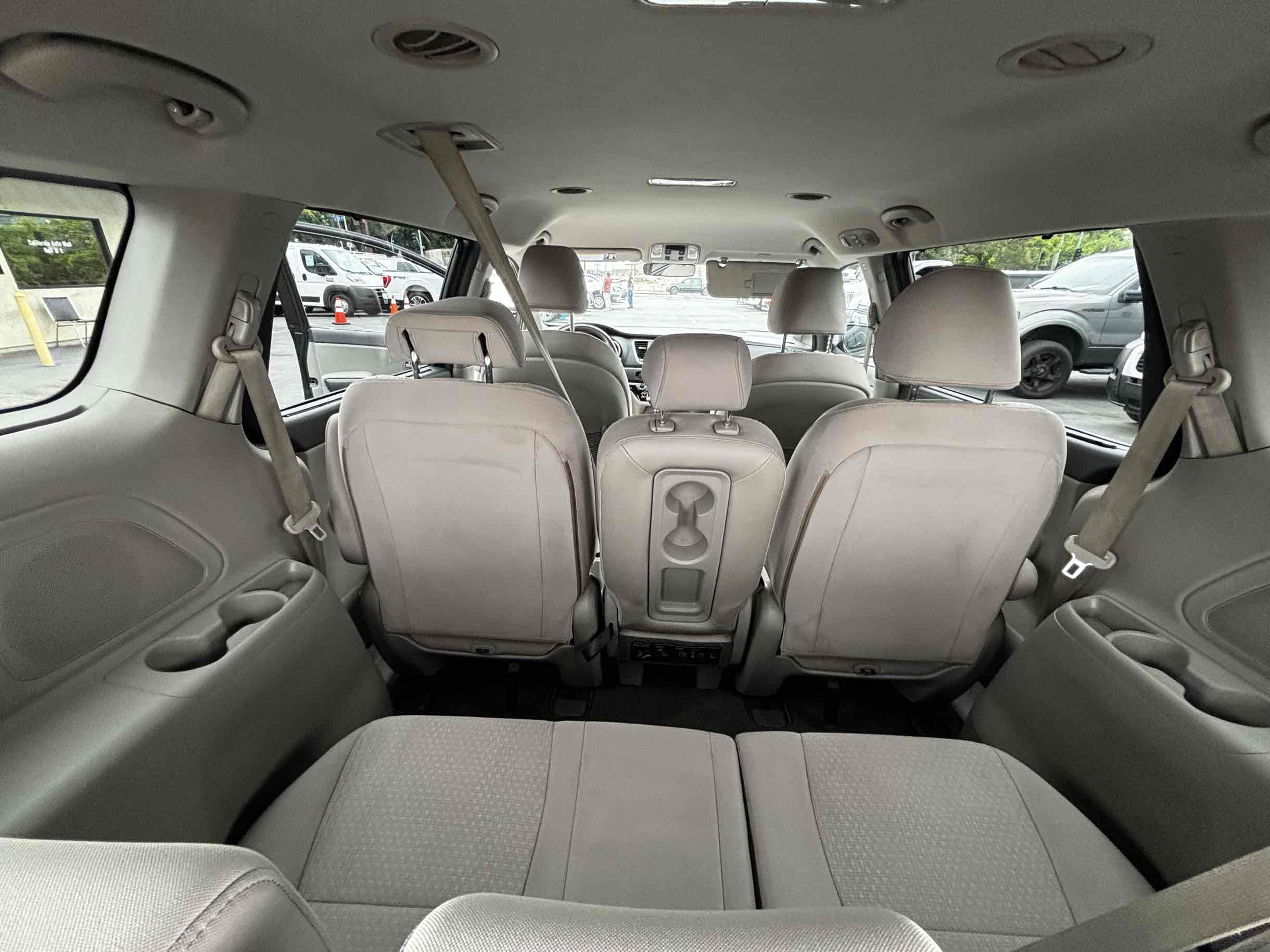 2016 Kia Sedona LX photo 25