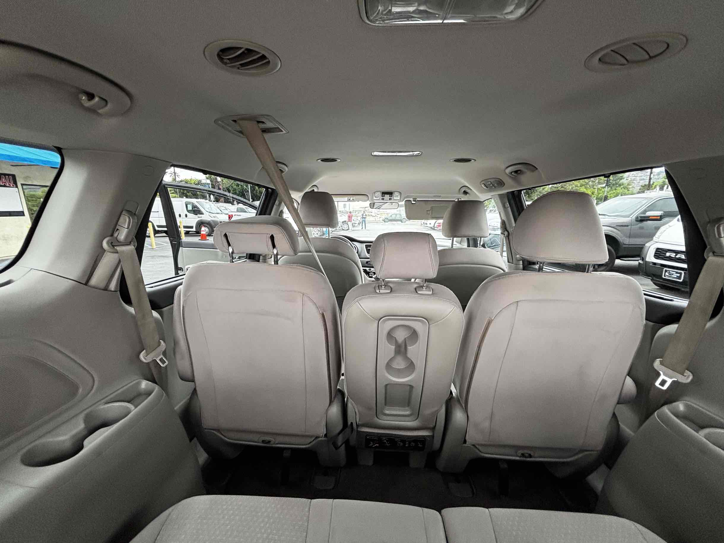 2016 Kia Sedona LX photo 26