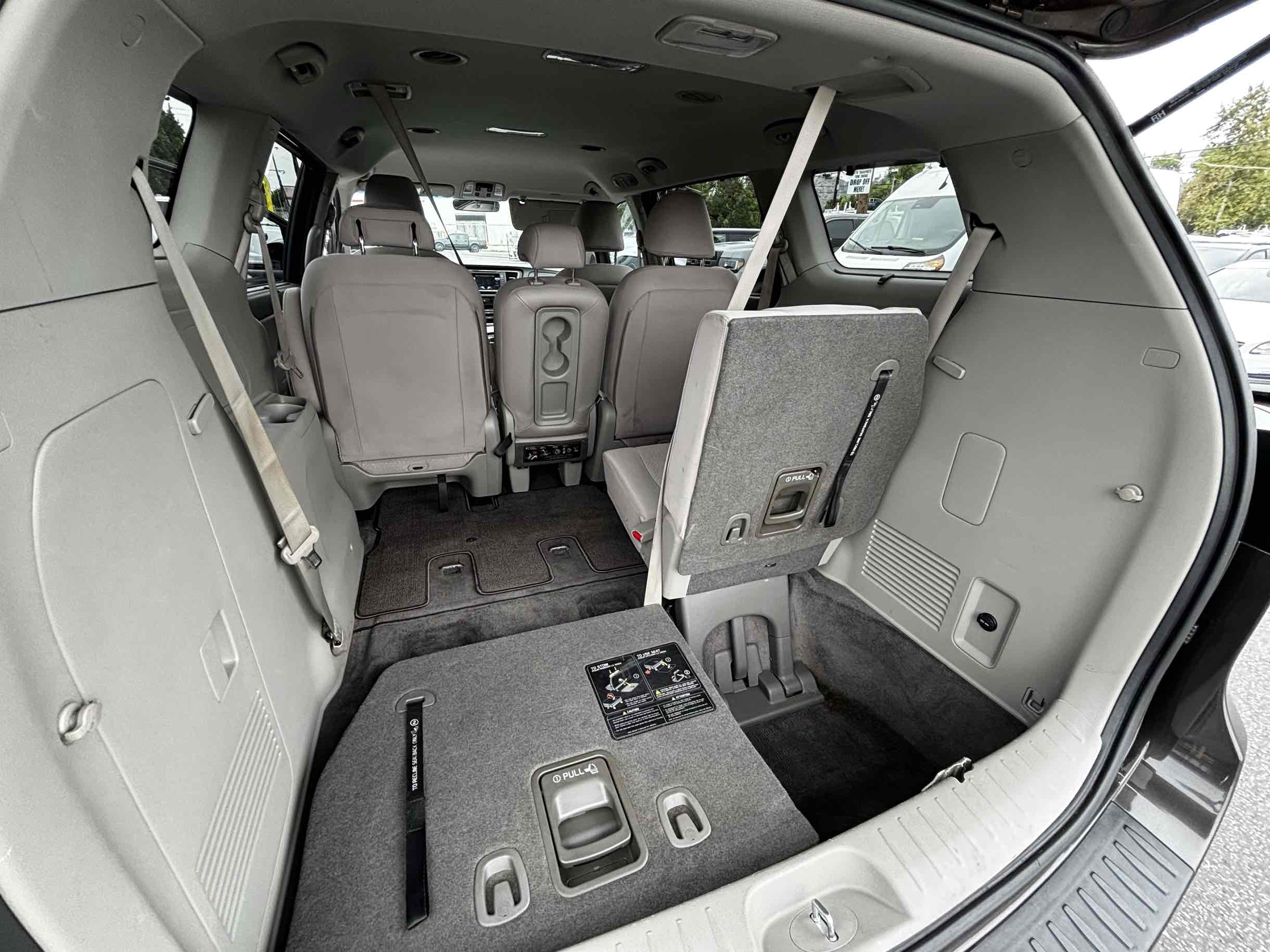 2016 Kia Sedona LX photo 28