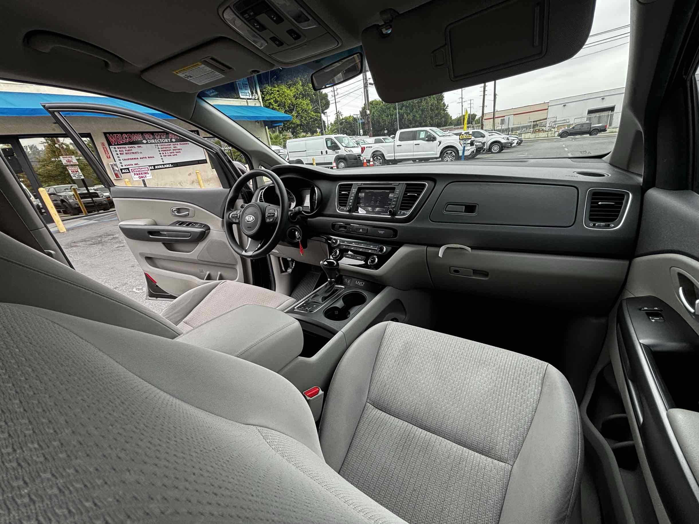2016 Kia Sedona LX photo 31