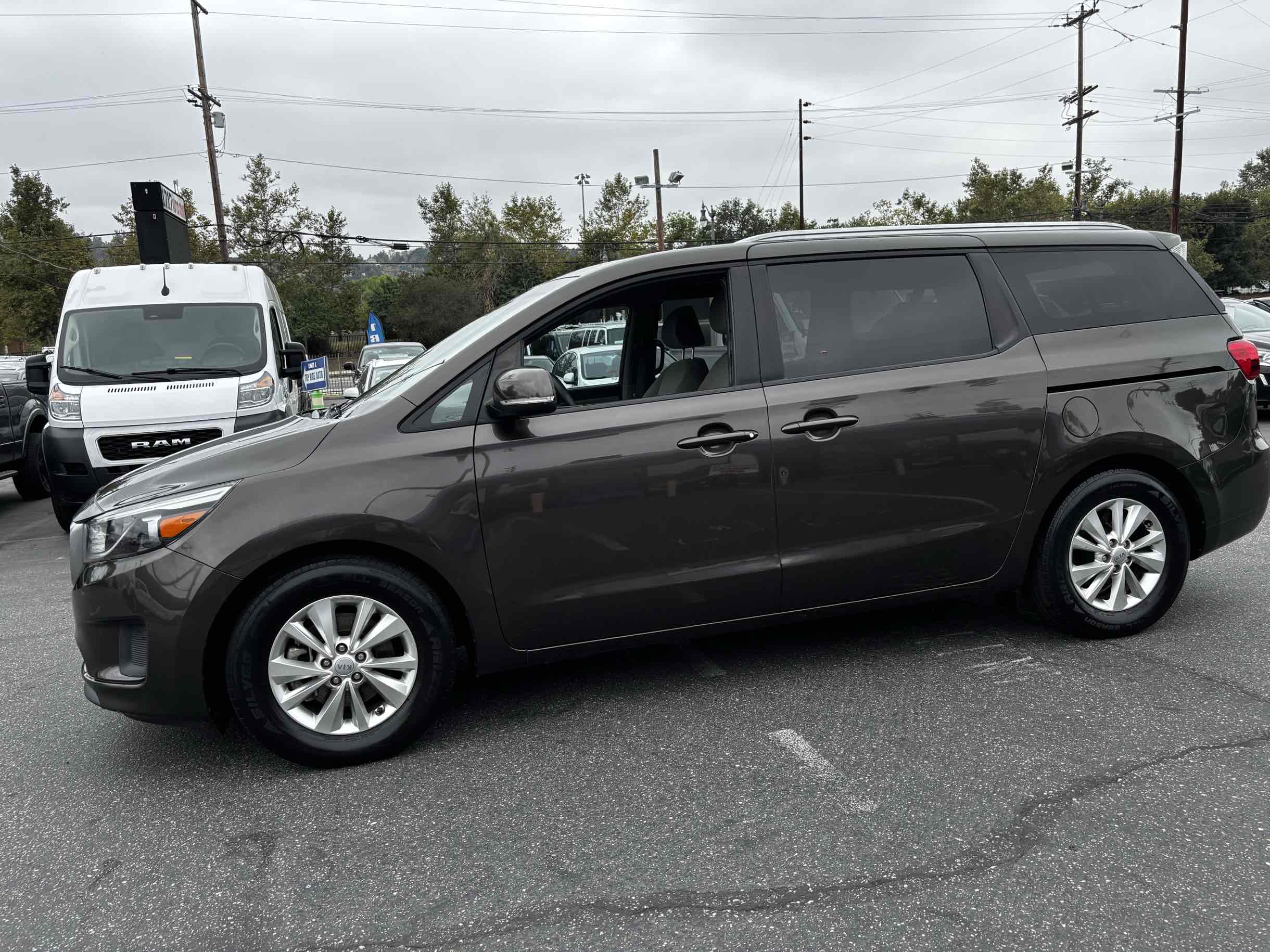 2016 Kia Sedona LX photo 39
