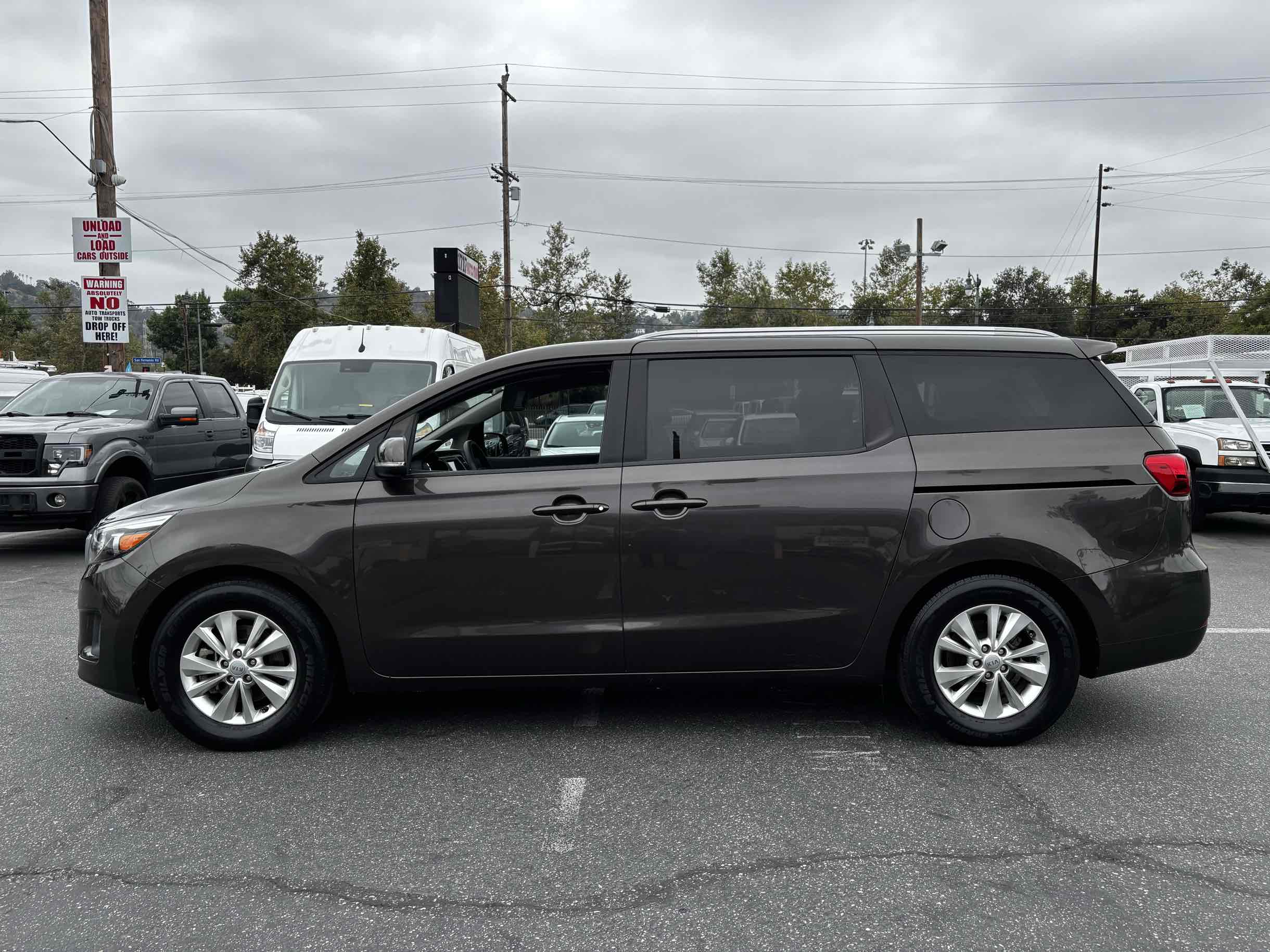 2016 Kia Sedona LX photo 40