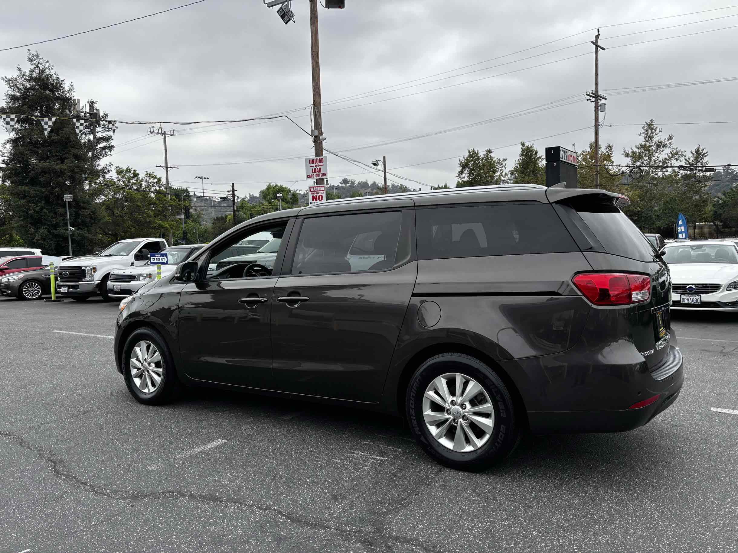2016 Kia Sedona LX photo 41