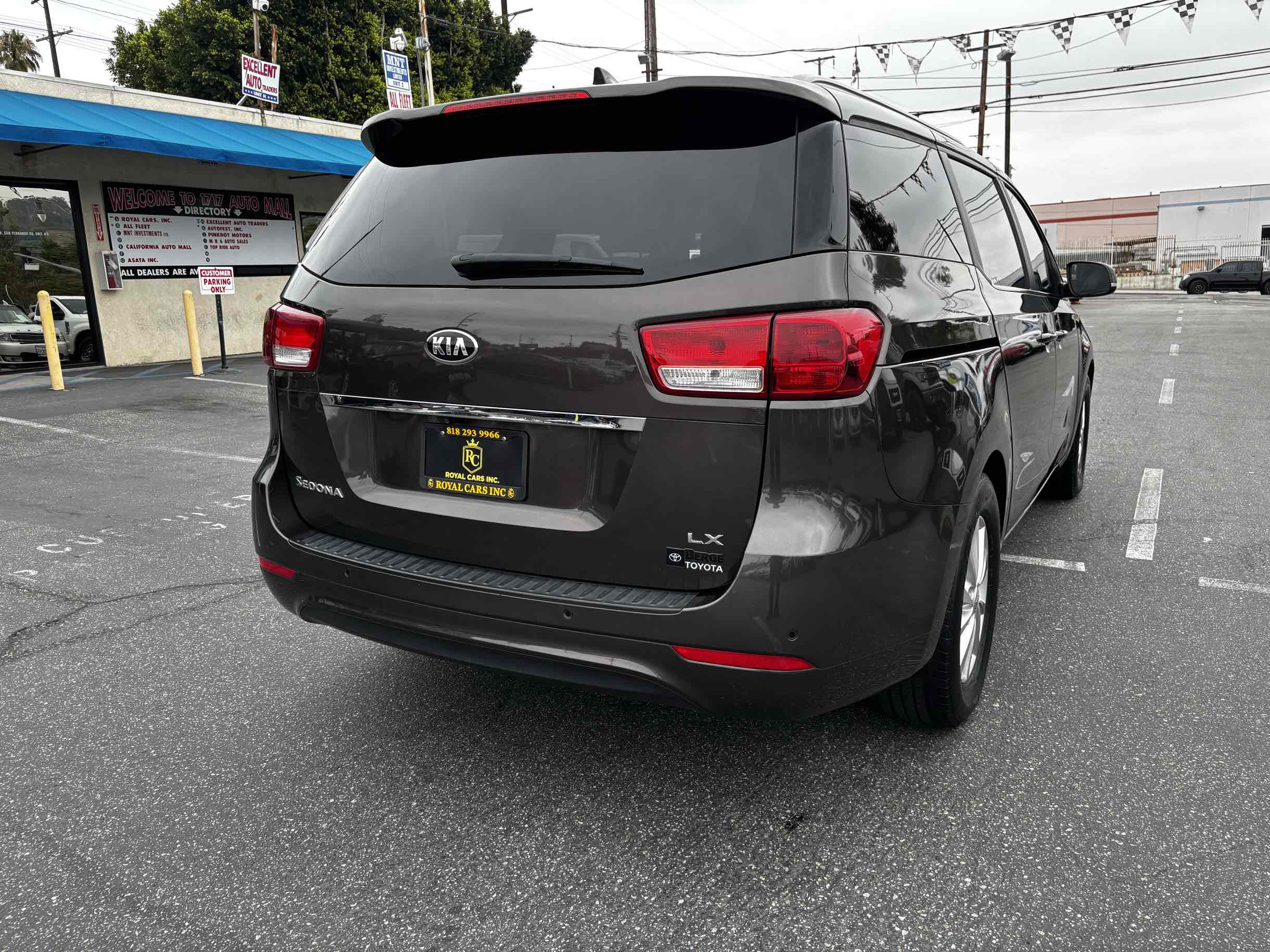 2016 Kia Sedona LX photo 44