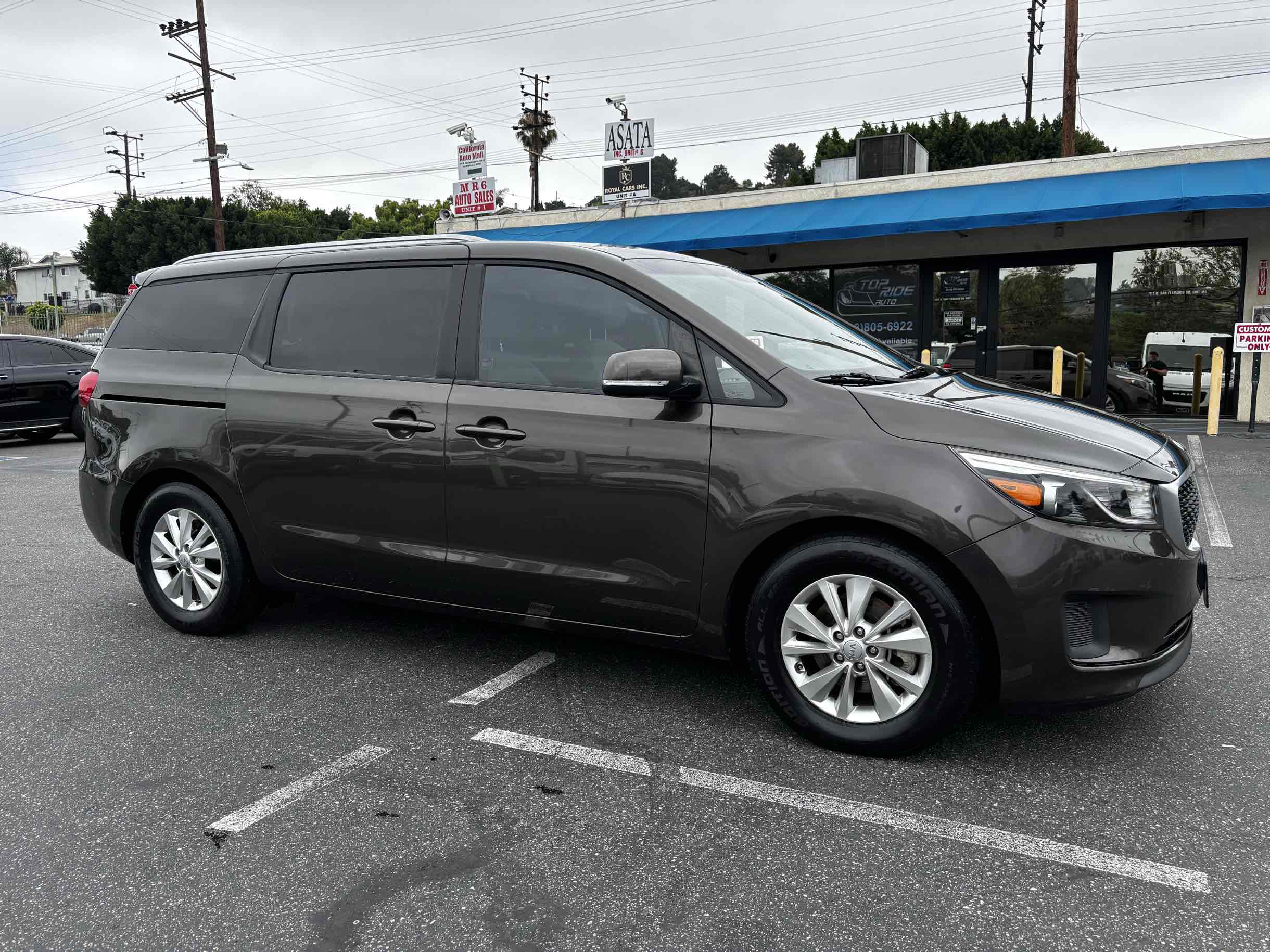 2016 Kia Sedona LX photo 48