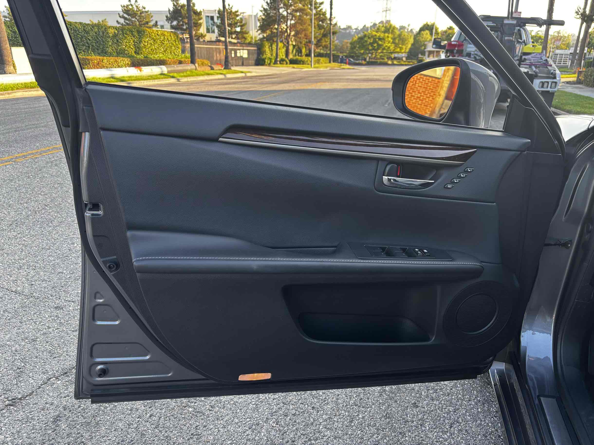 2014 Lexus ES 350 photo 7