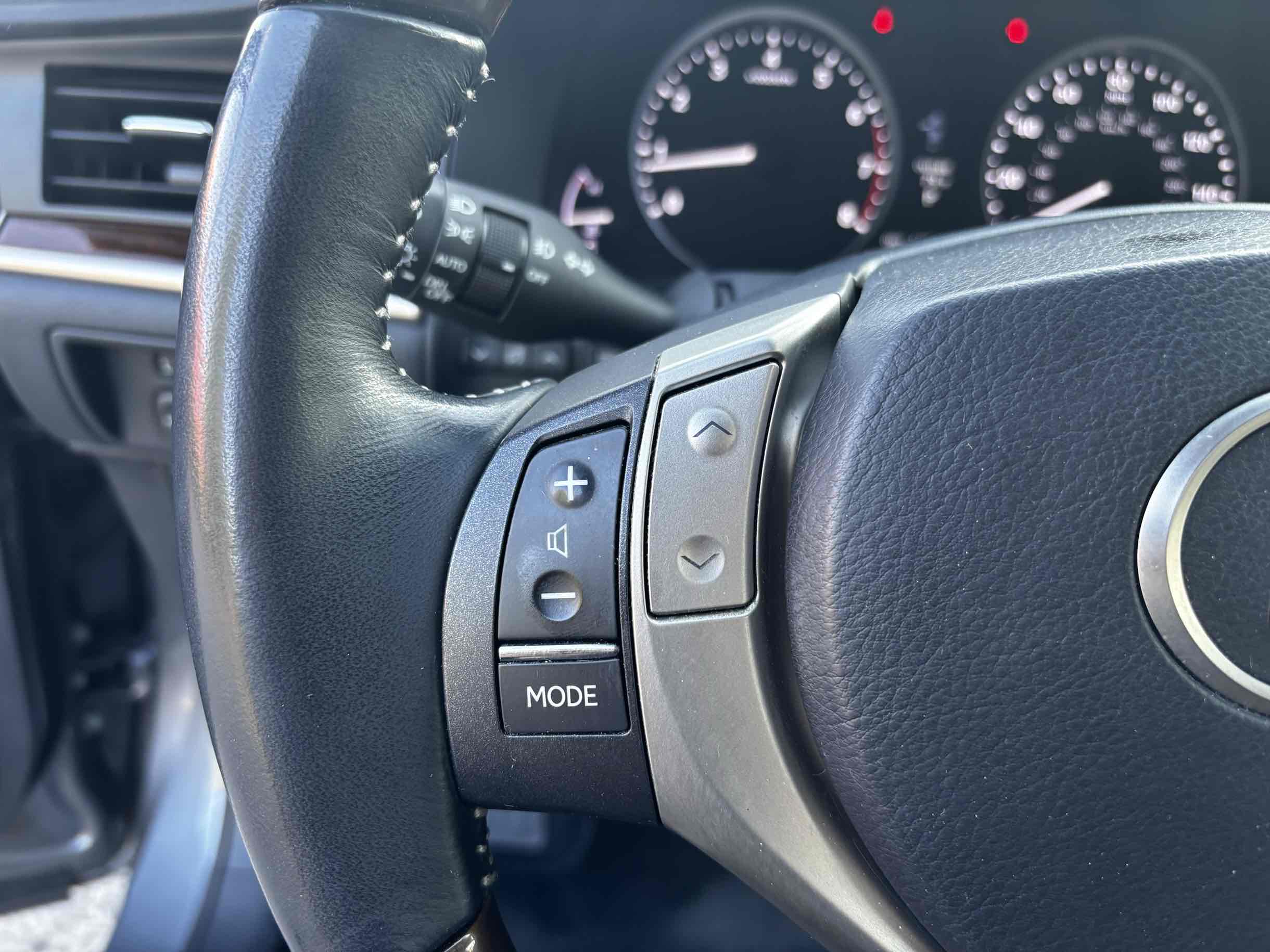2014 Lexus ES 350 photo 9
