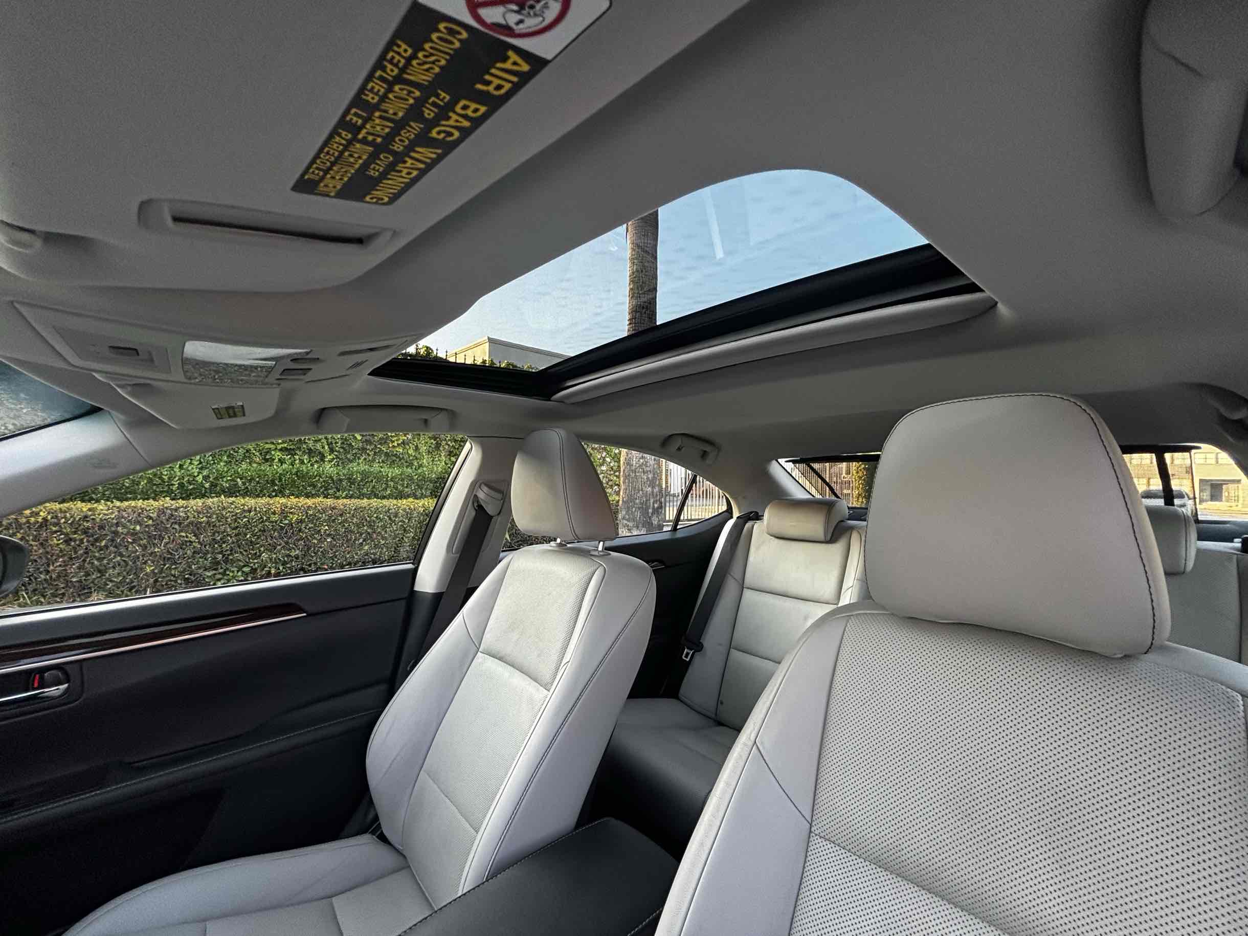 2014 Lexus ES 350 photo 19