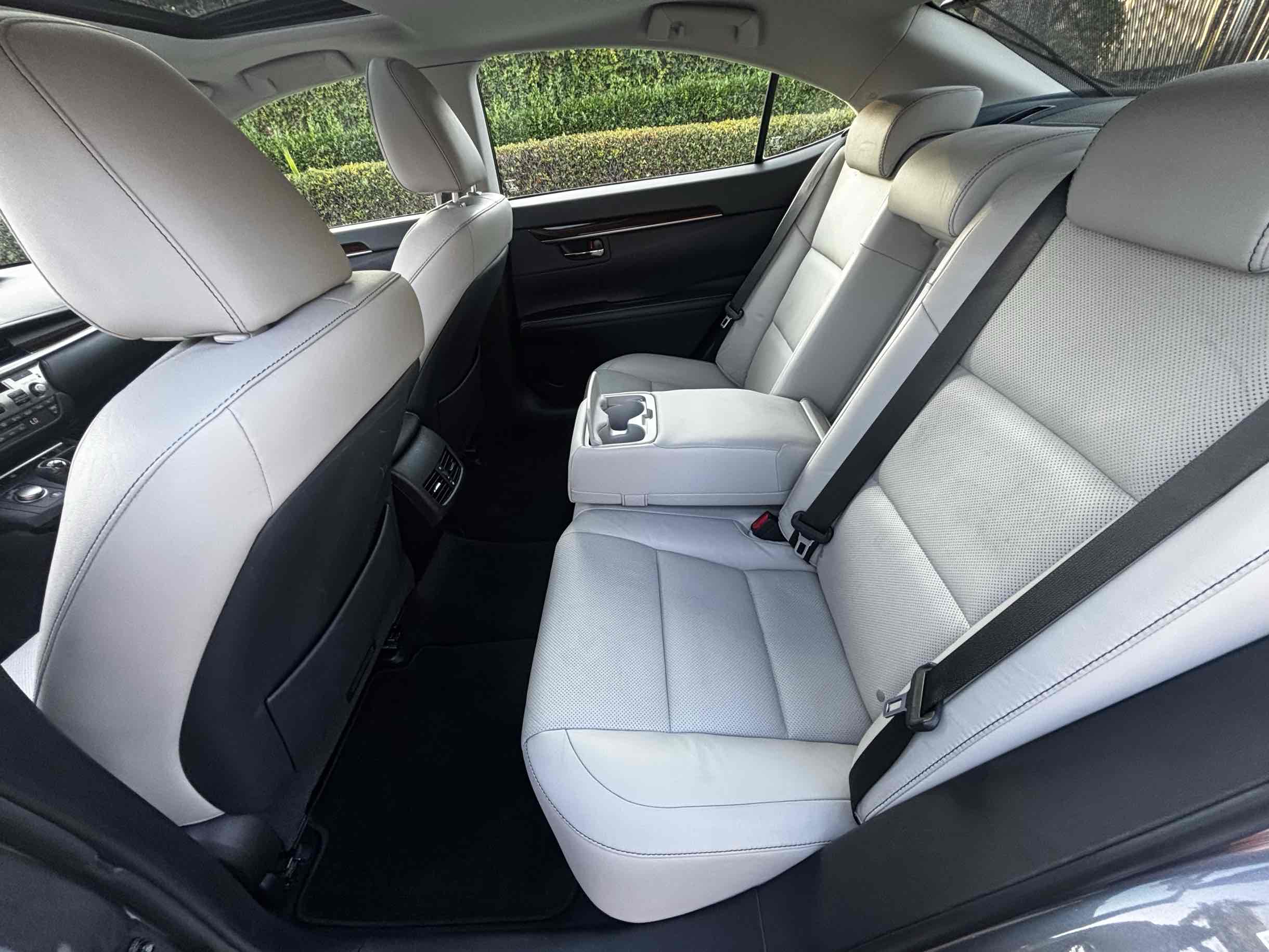 2014 Lexus ES 350 photo 21