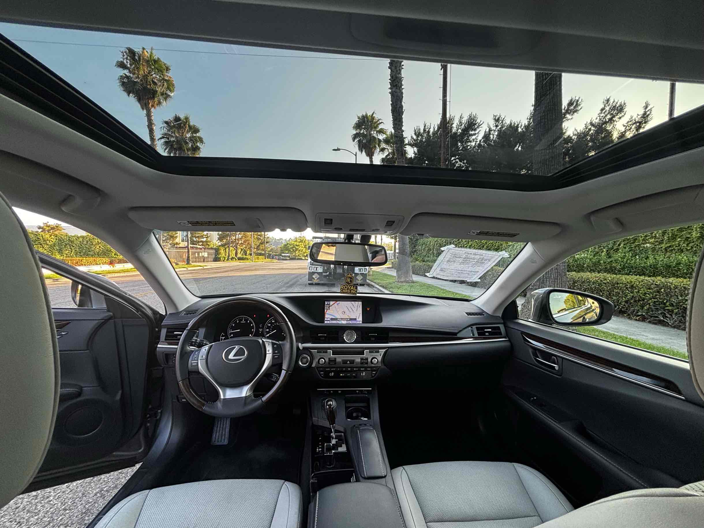 2014 Lexus ES 350 photo 23