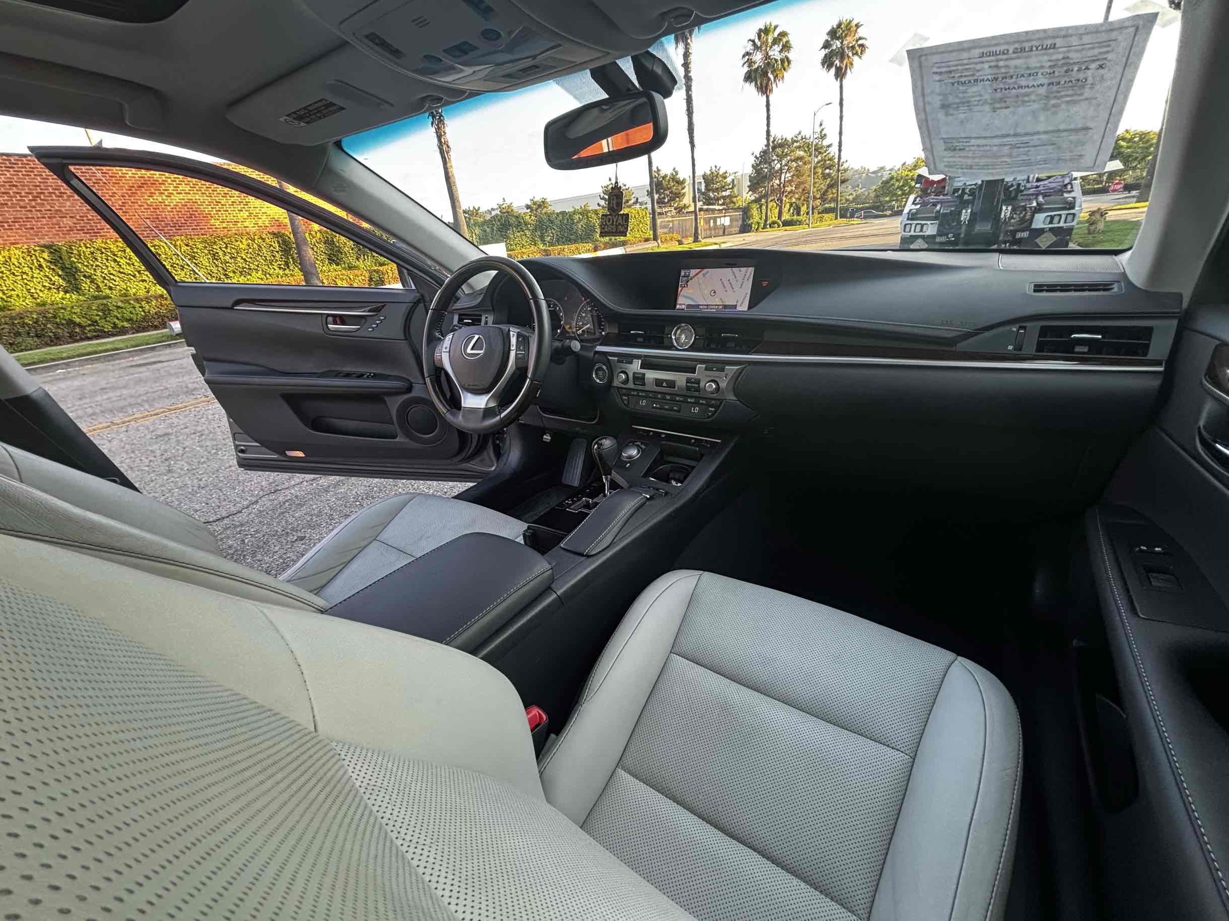 2014 Lexus ES 350 photo 29