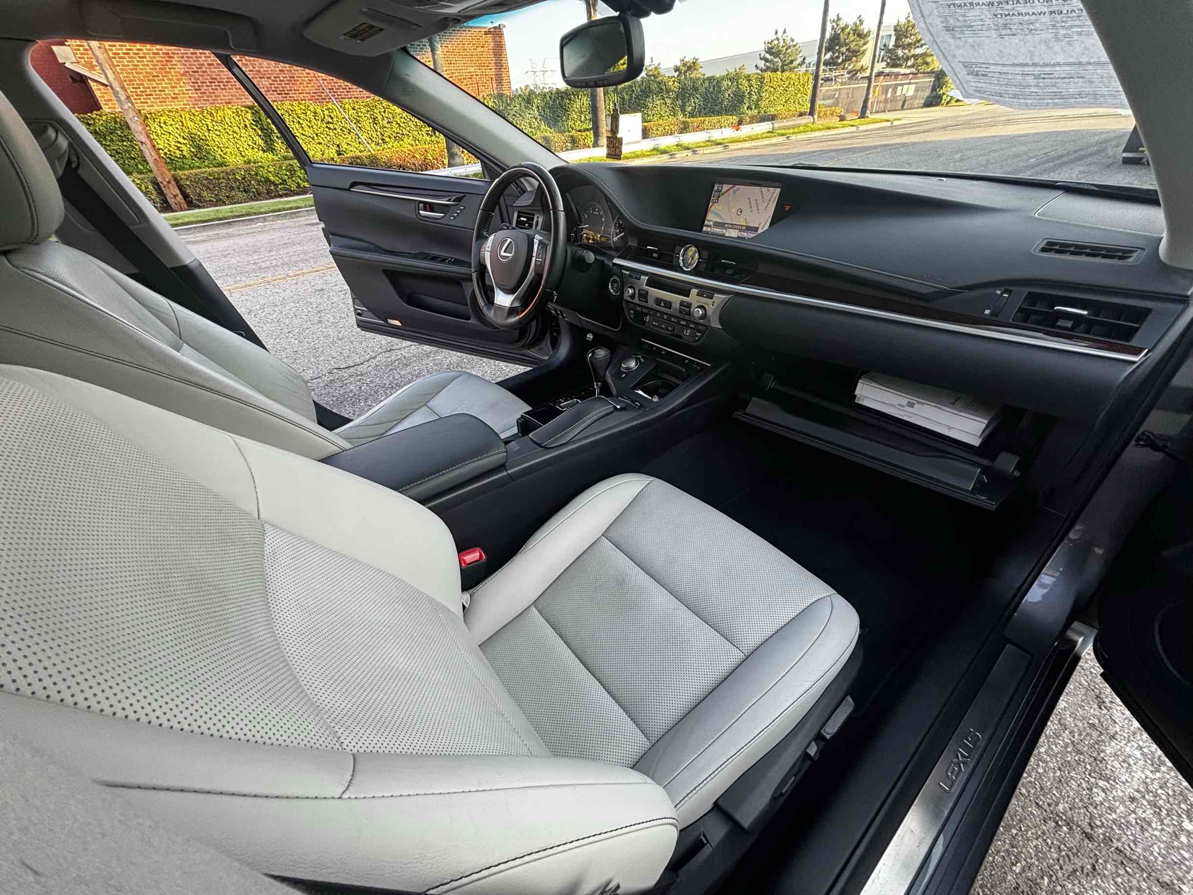 2014 Lexus ES 350 photo 30