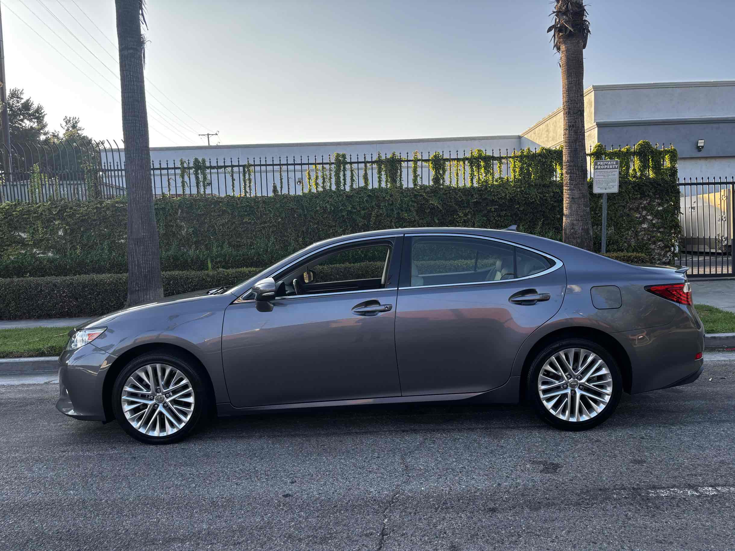 2014 Lexus ES 350 photo 36
