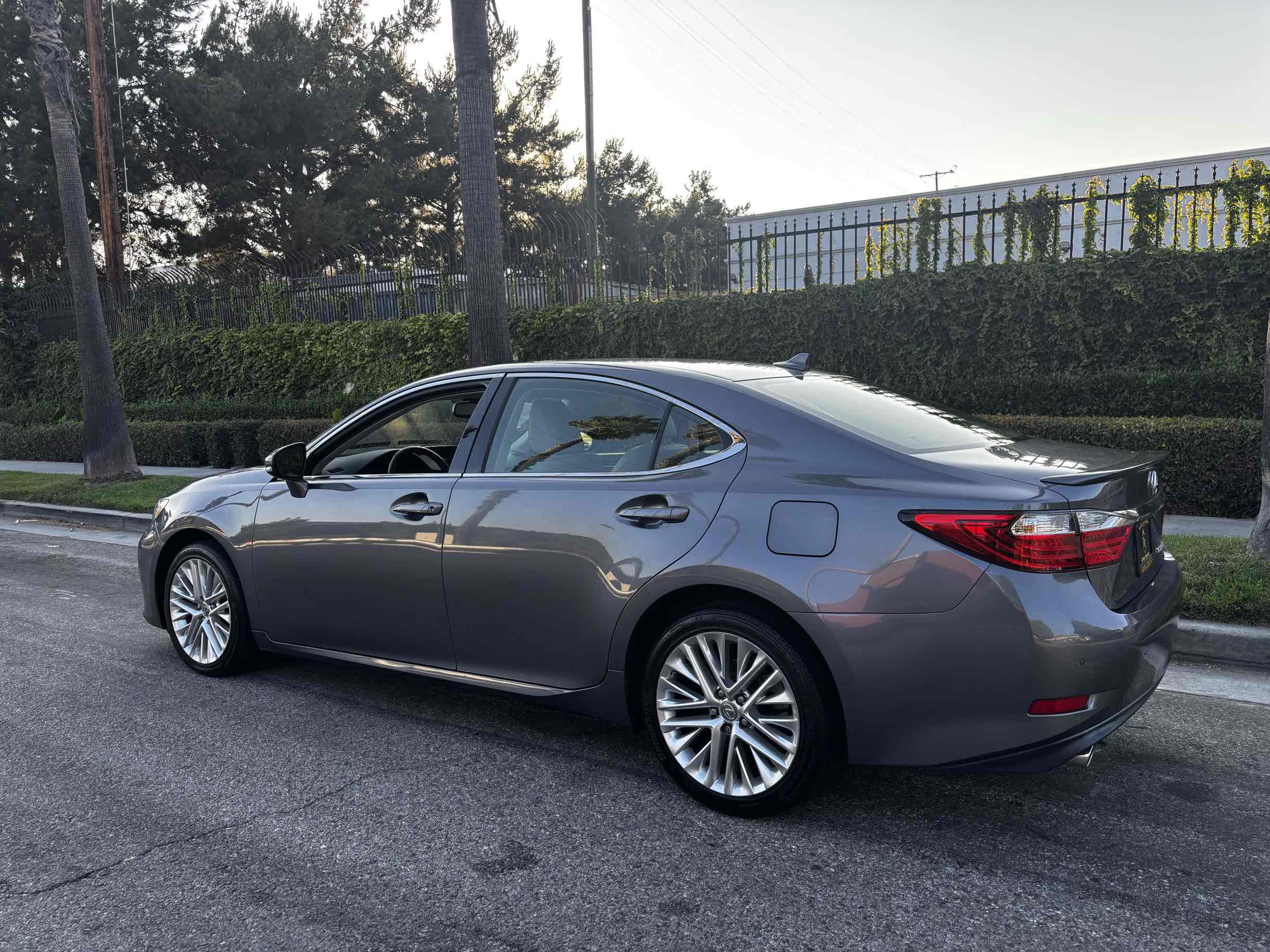 2014 Lexus ES 350 photo 37