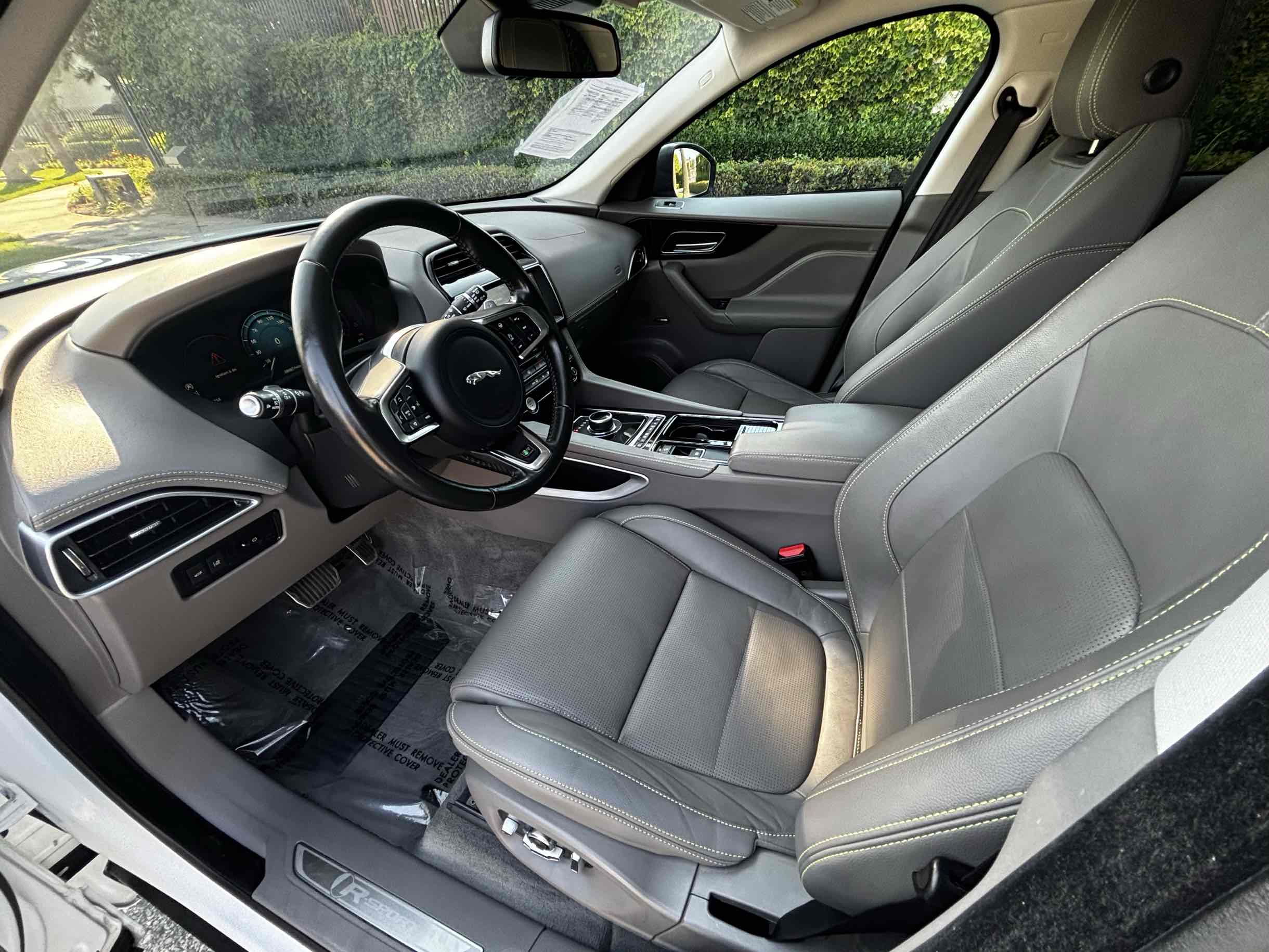 2018 Jaguar F-PACE R-Dynamic SE photo 2