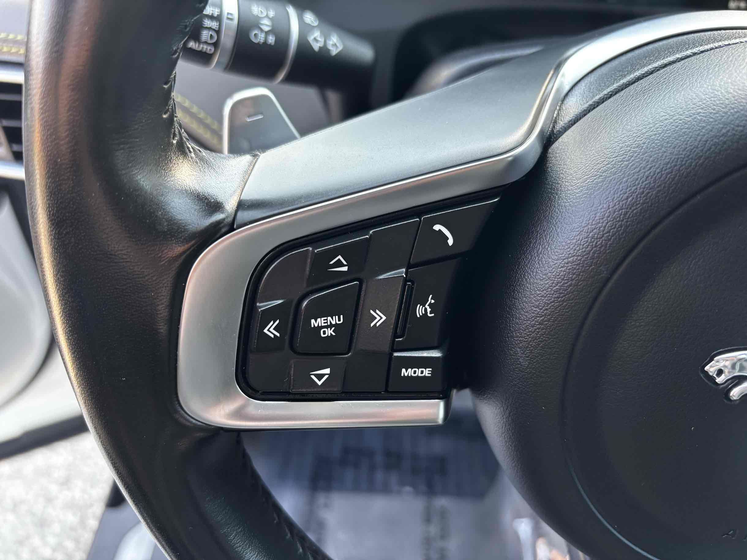 2018 Jaguar F-PACE R-Dynamic SE photo 6