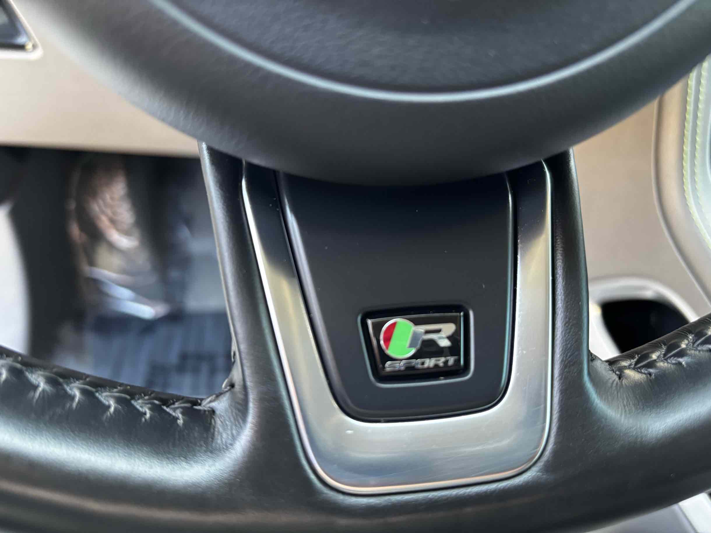 2018 Jaguar F-PACE R-Dynamic SE photo 8