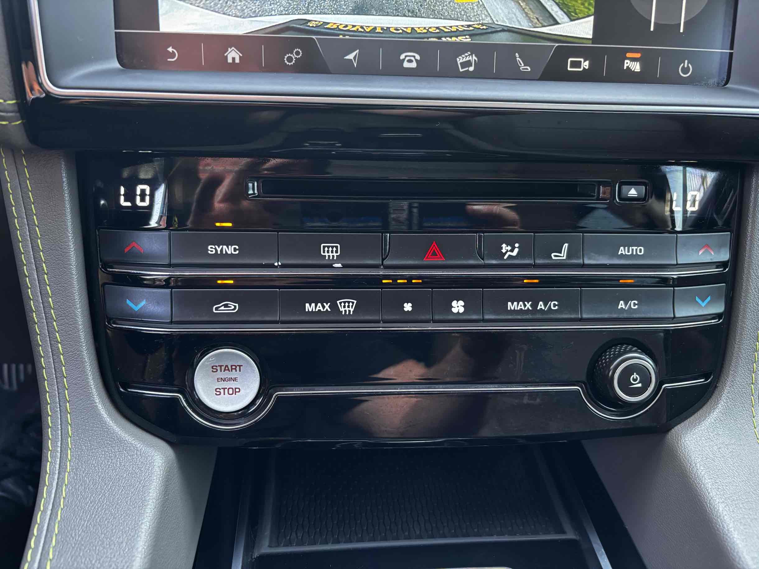 2018 Jaguar F-PACE R-Dynamic SE photo 15