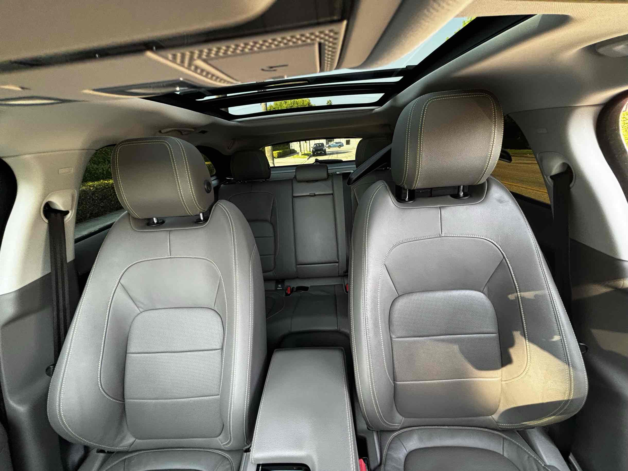 2018 Jaguar F-PACE R-Dynamic SE photo 19