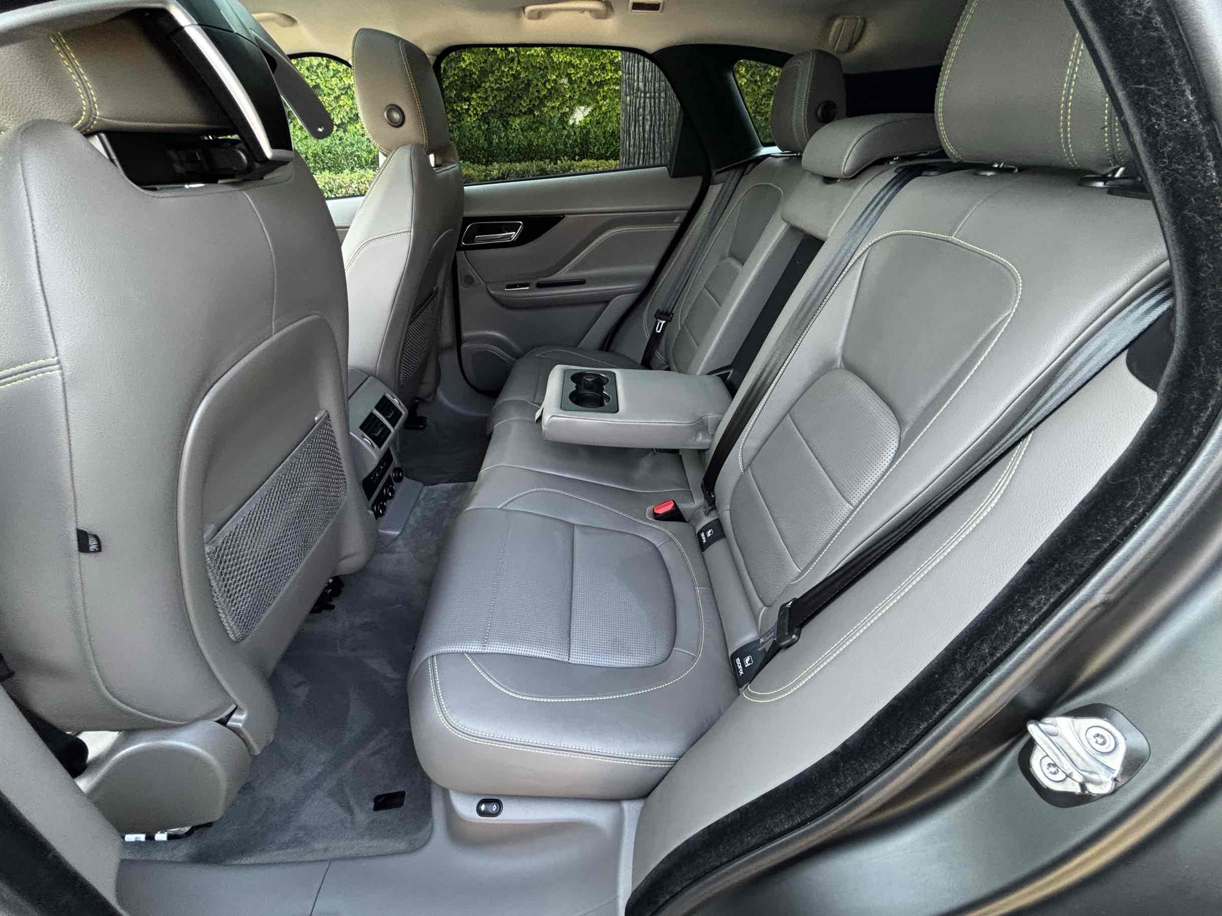 2018 Jaguar F-PACE R-Dynamic SE photo 21