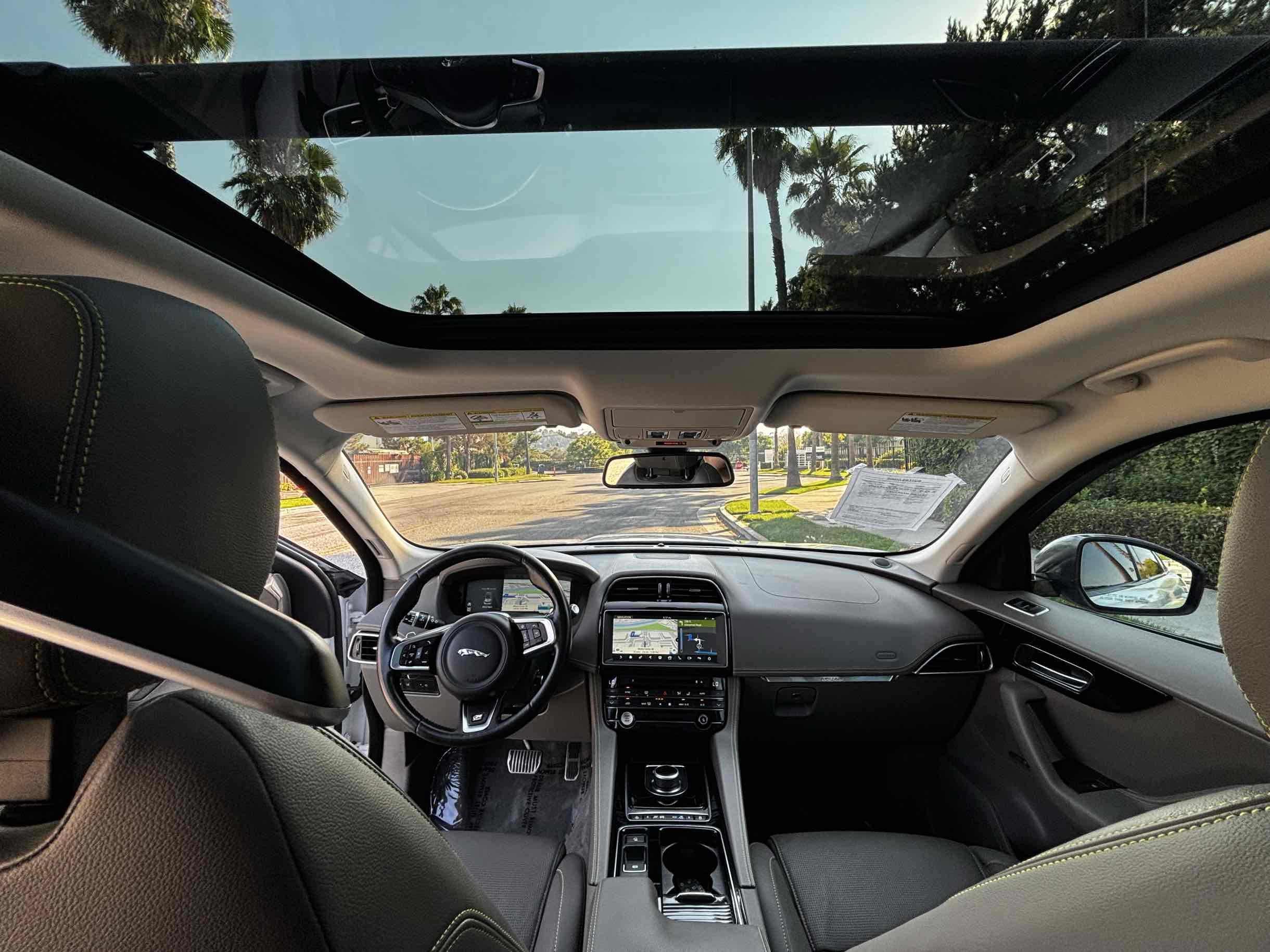 2018 Jaguar F-PACE R-Dynamic SE photo 24