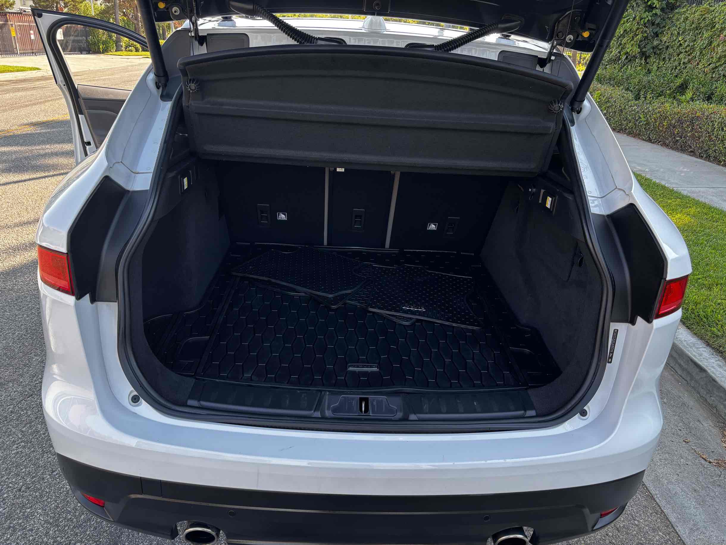 2018 Jaguar F-PACE R-Dynamic SE photo 27