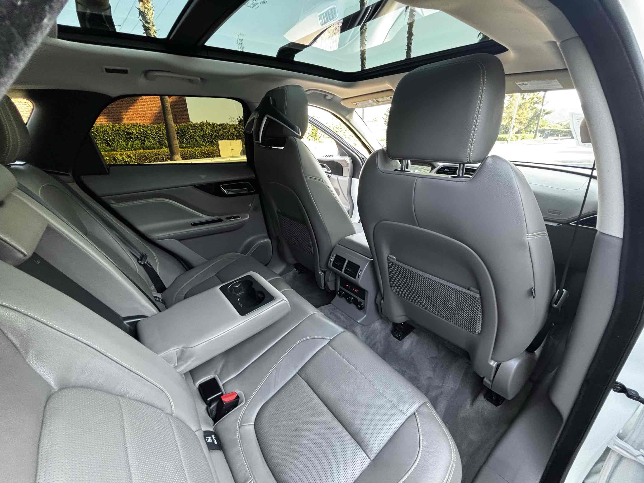 2018 Jaguar F-PACE R-Dynamic SE photo 30