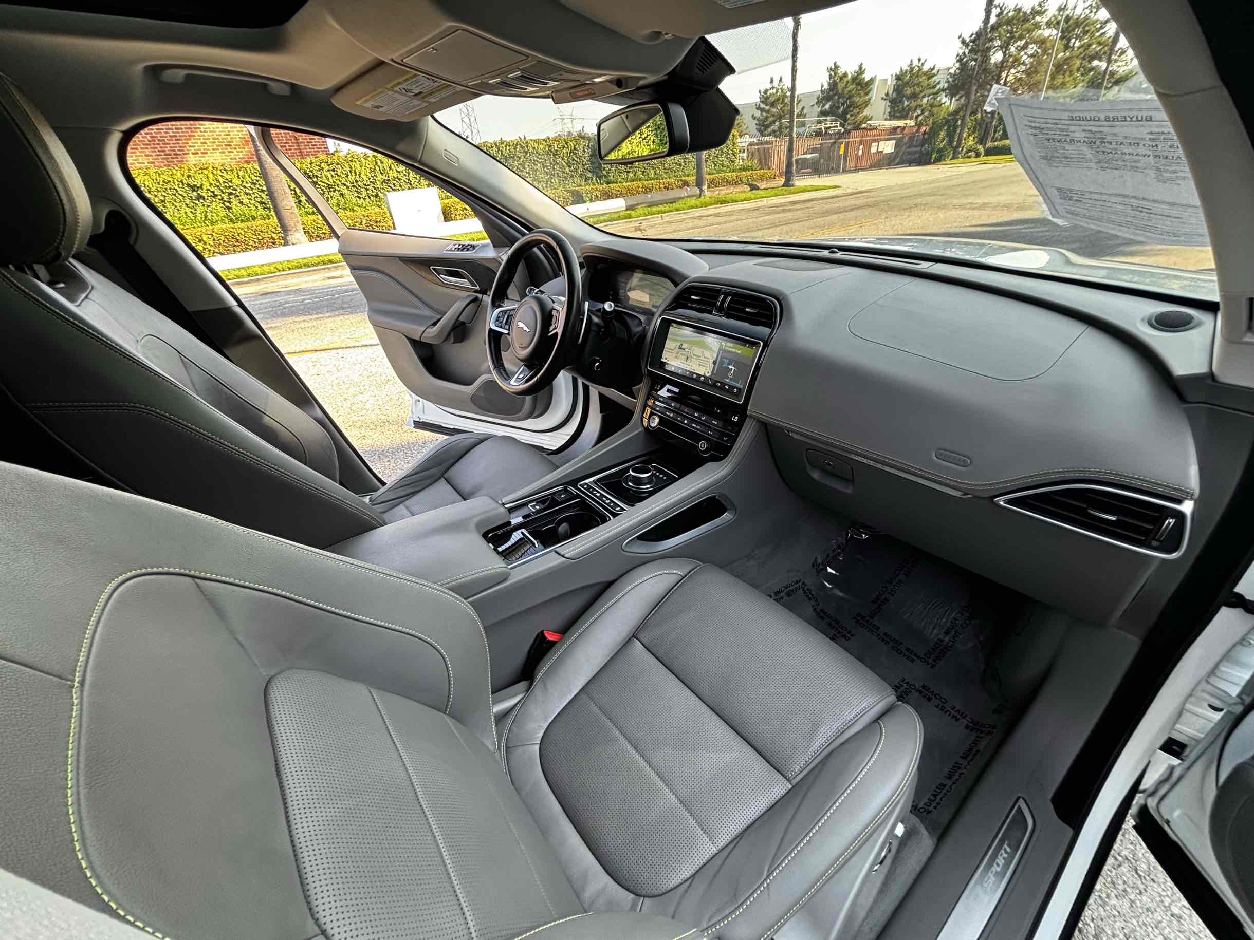 2018 Jaguar F-PACE R-Dynamic SE photo 31
