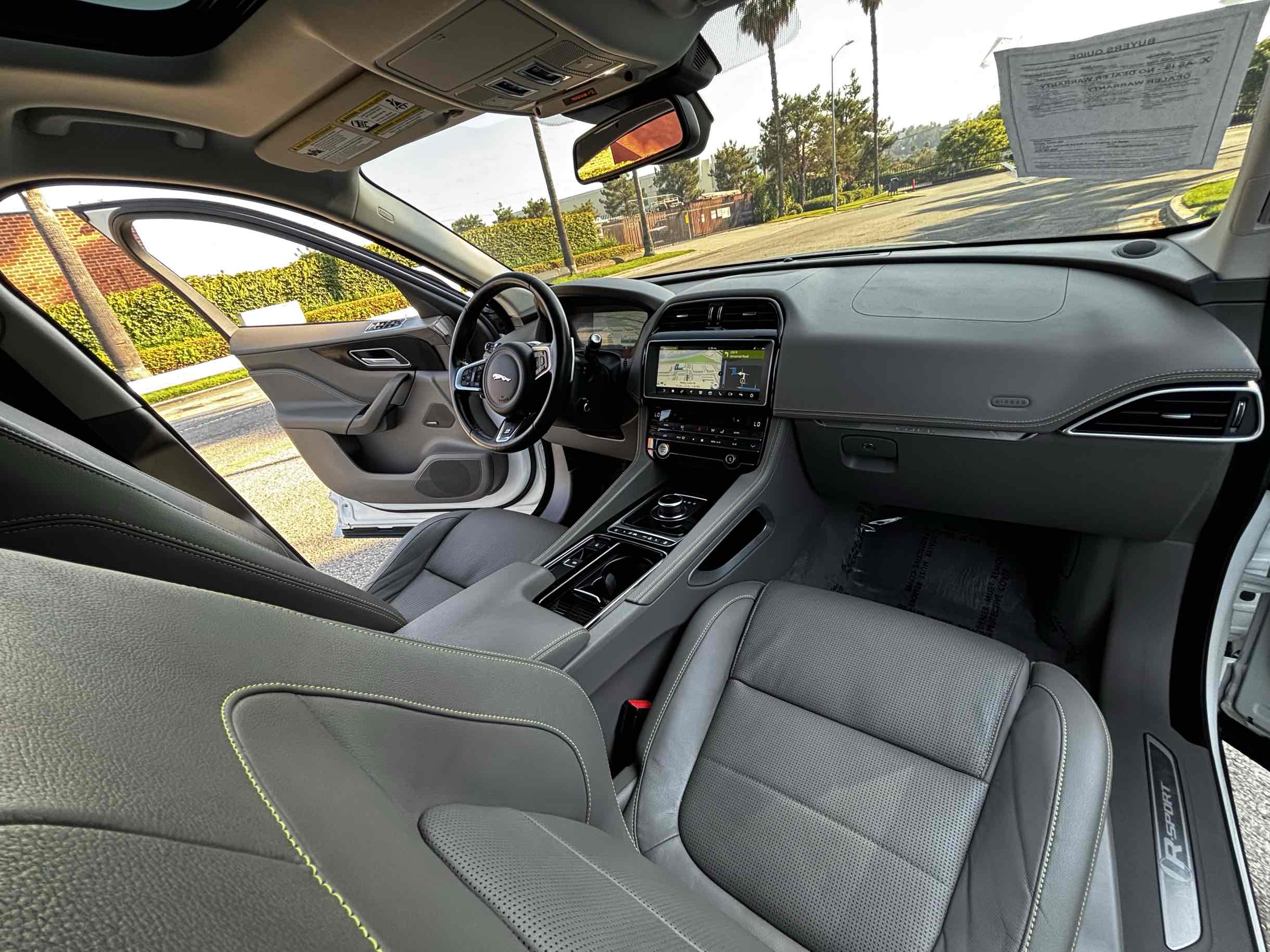 2018 Jaguar F-PACE R-Dynamic SE photo 32