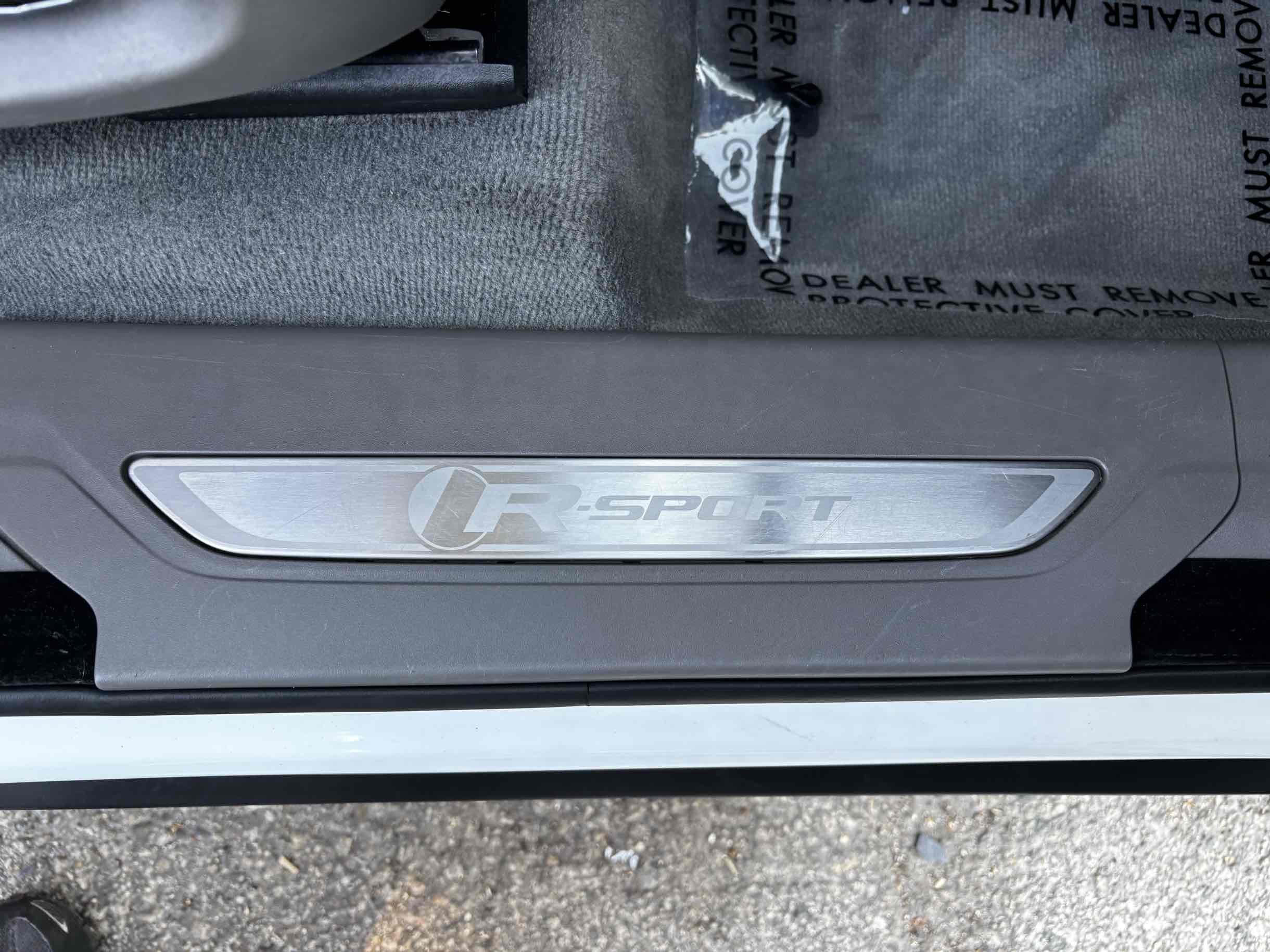 2018 Jaguar F-PACE R-Dynamic SE photo 35