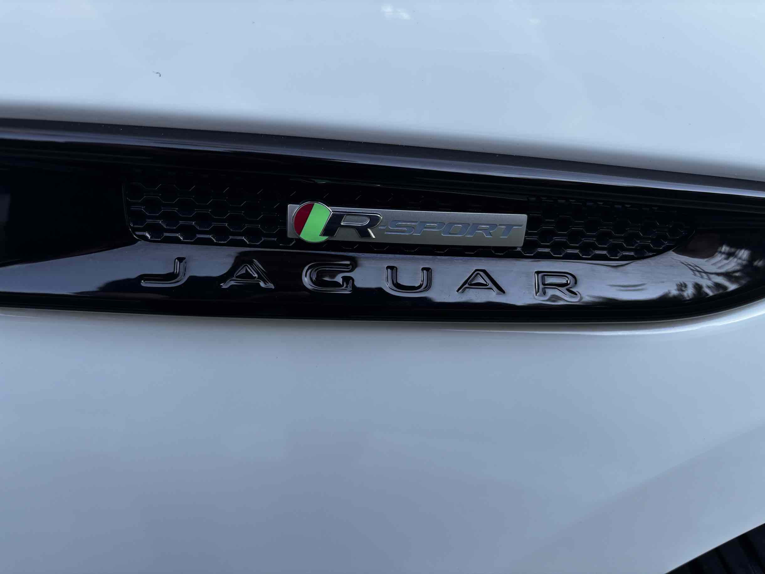 2018 Jaguar F-PACE R-Dynamic SE photo 36
