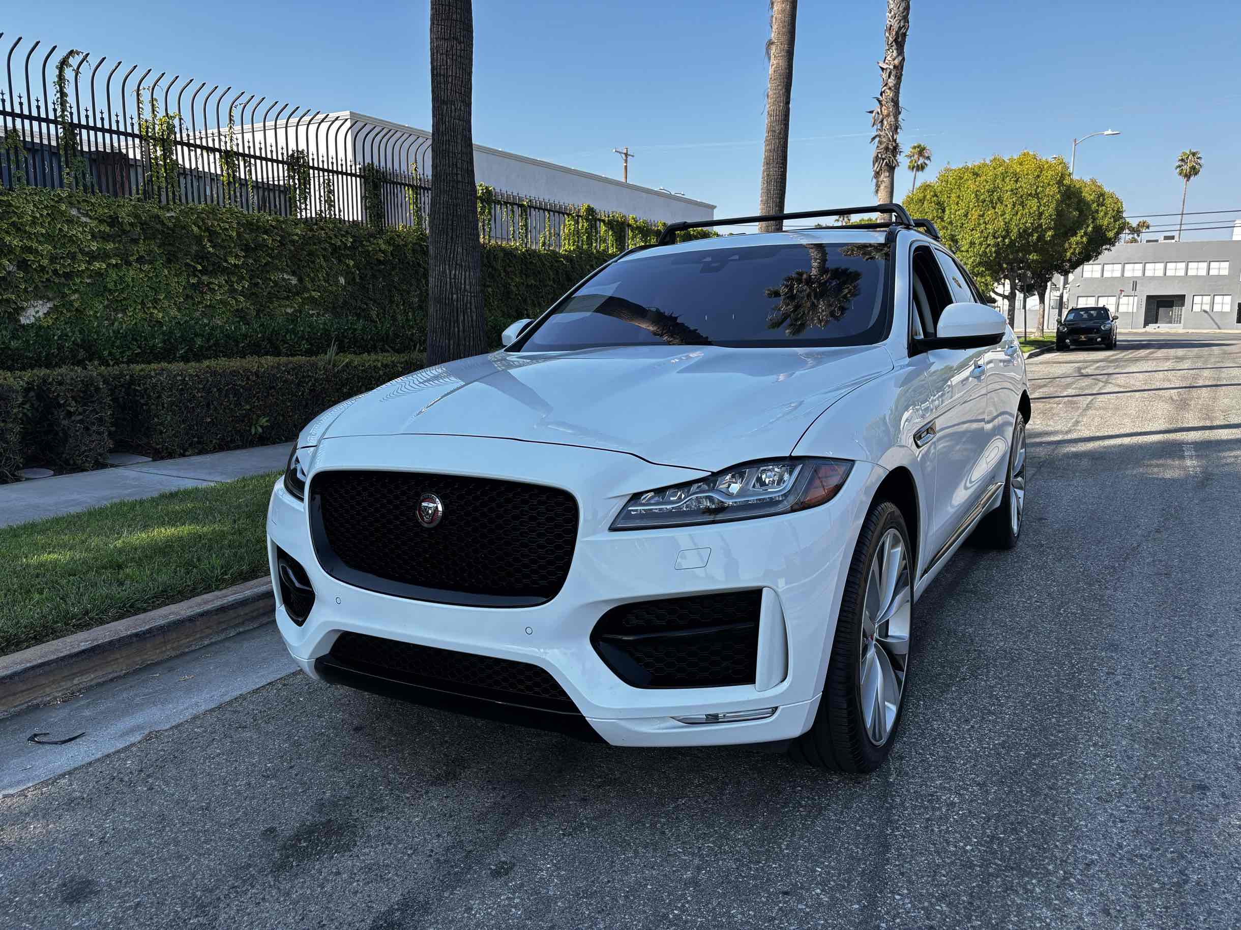 2018 Jaguar F-PACE R-Dynamic SE photo 39