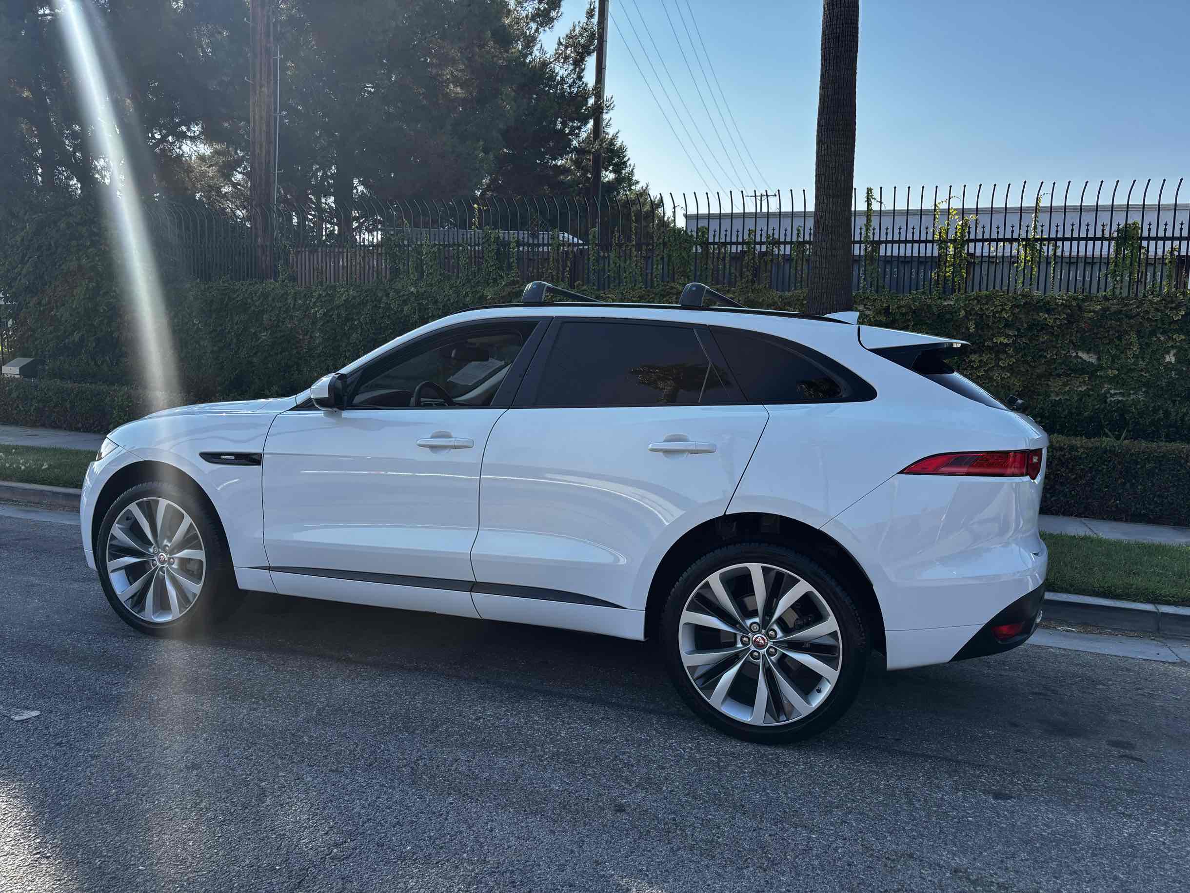 2018 Jaguar F-PACE R-Dynamic SE photo 42