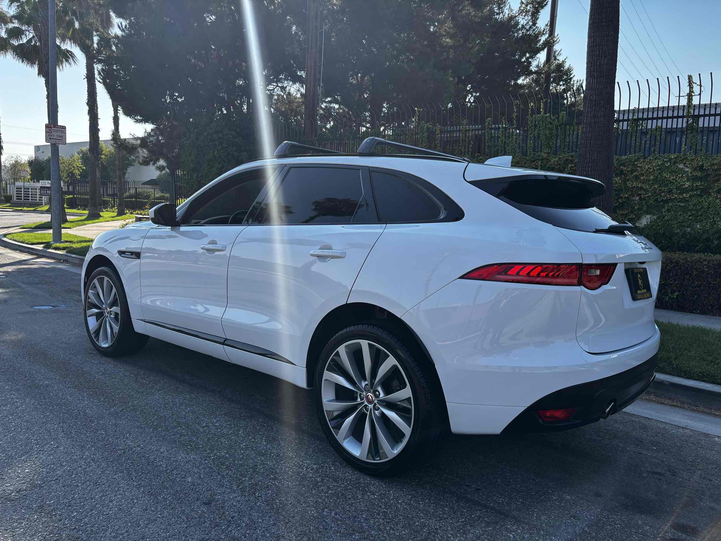 2018 Jaguar F-PACE R-Dynamic SE photo 43