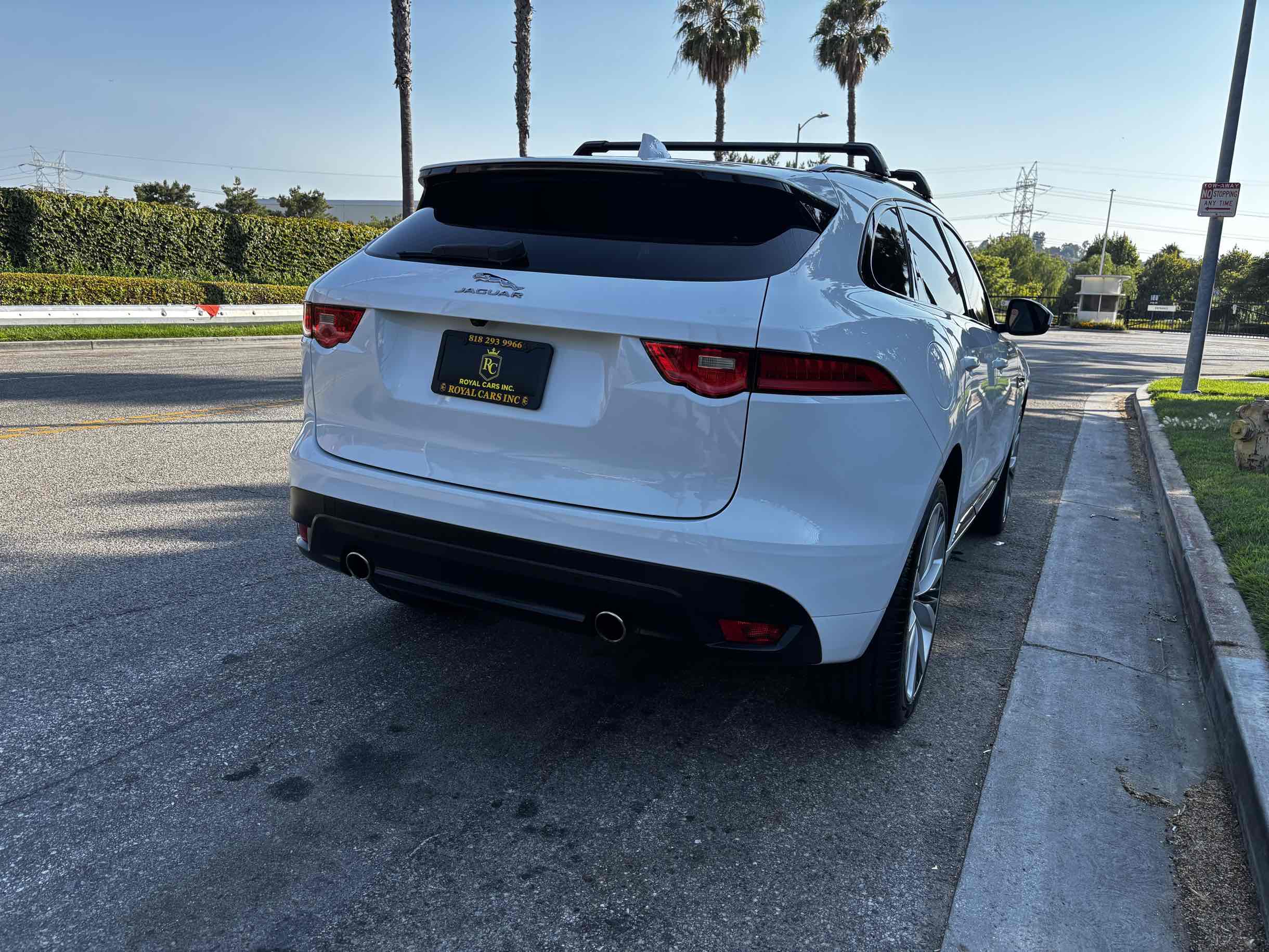 2018 Jaguar F-PACE R-Dynamic SE photo 46