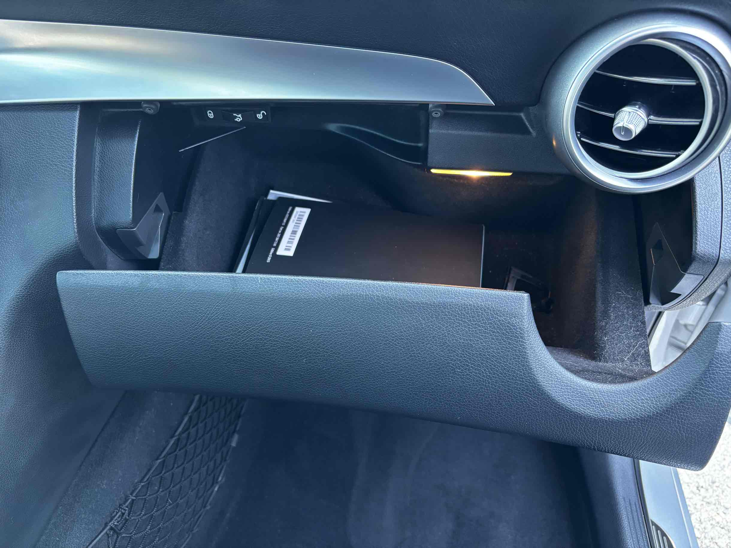 2015 Mercedes Benz C 300 photo 30
