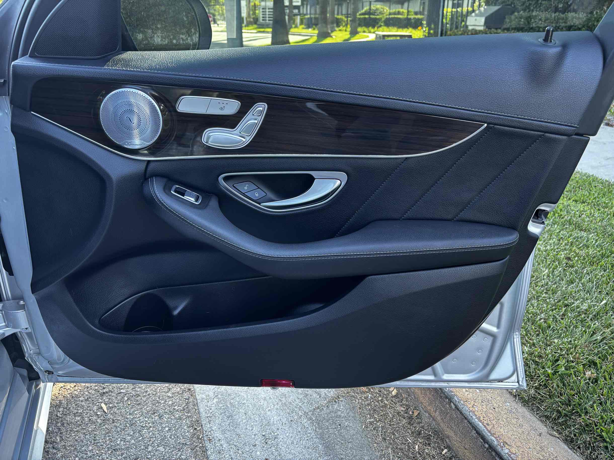 2015 Mercedes Benz C 300 photo 31