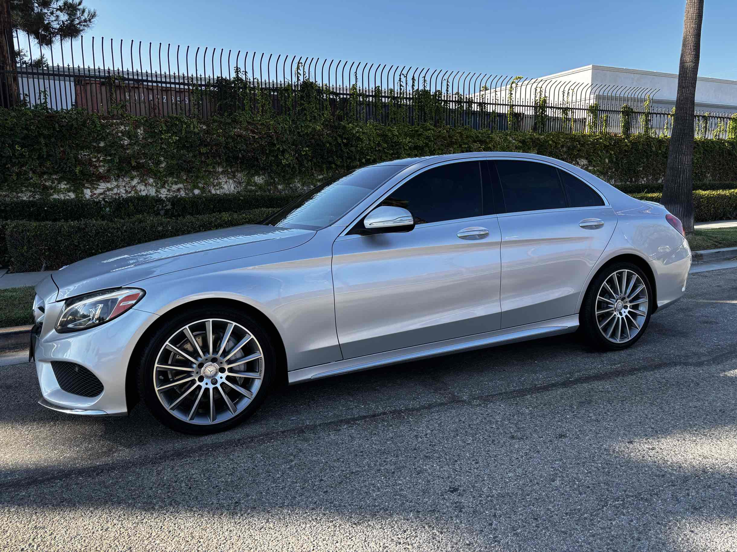 2015 Mercedes Benz C 300 photo 36