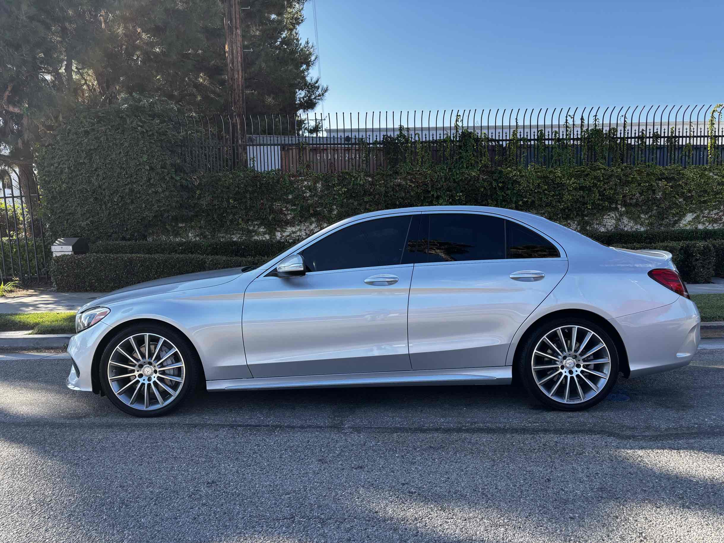2015 Mercedes Benz C 300 photo 37