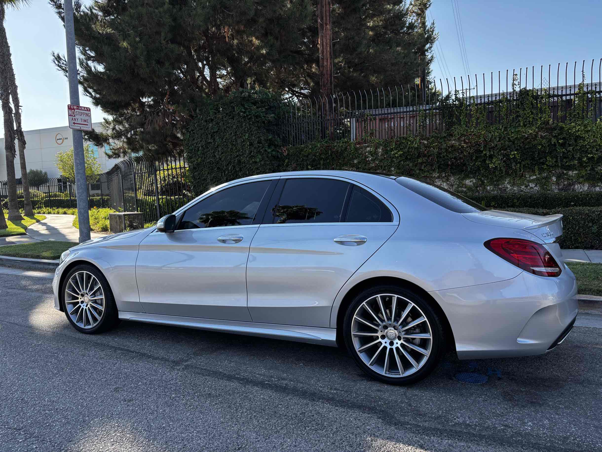 2015 Mercedes Benz C 300 photo 38