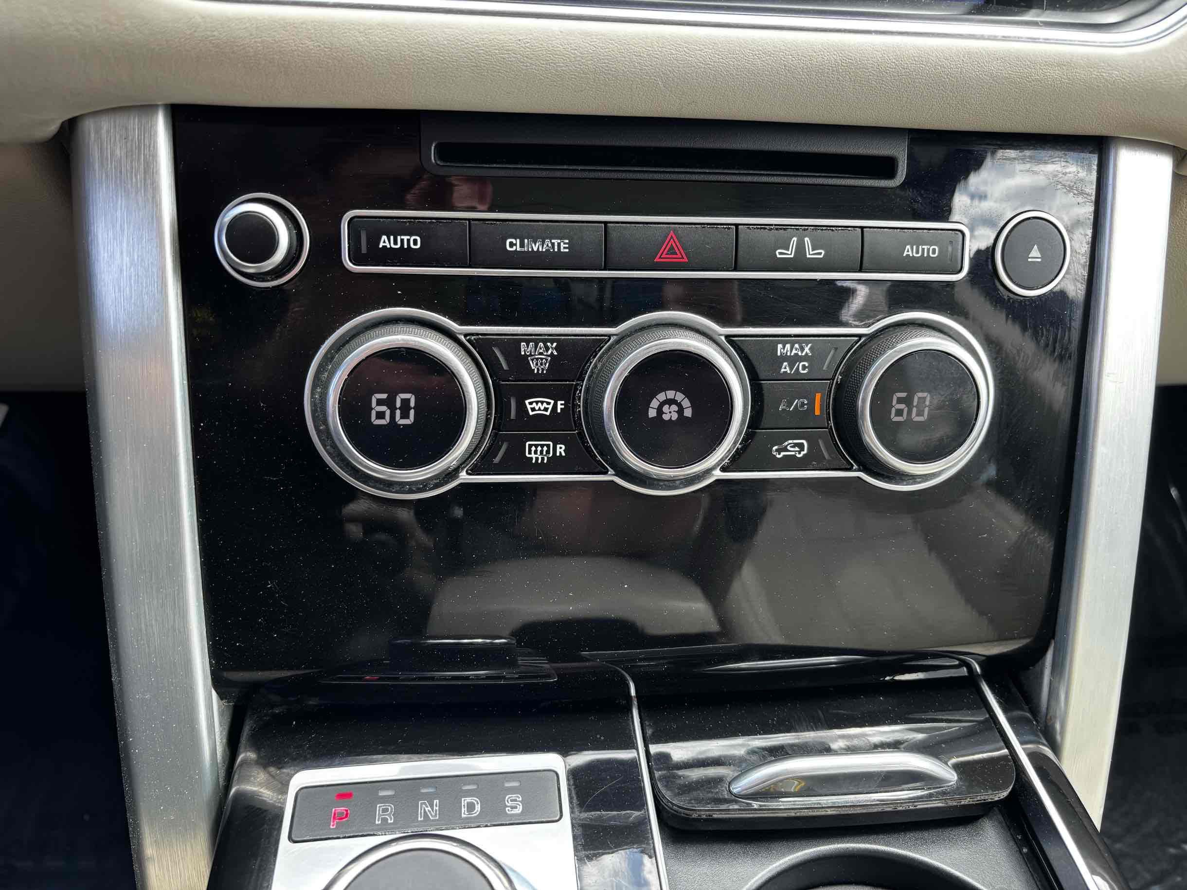 2014 Land Rover Range Rover HSE photo 15