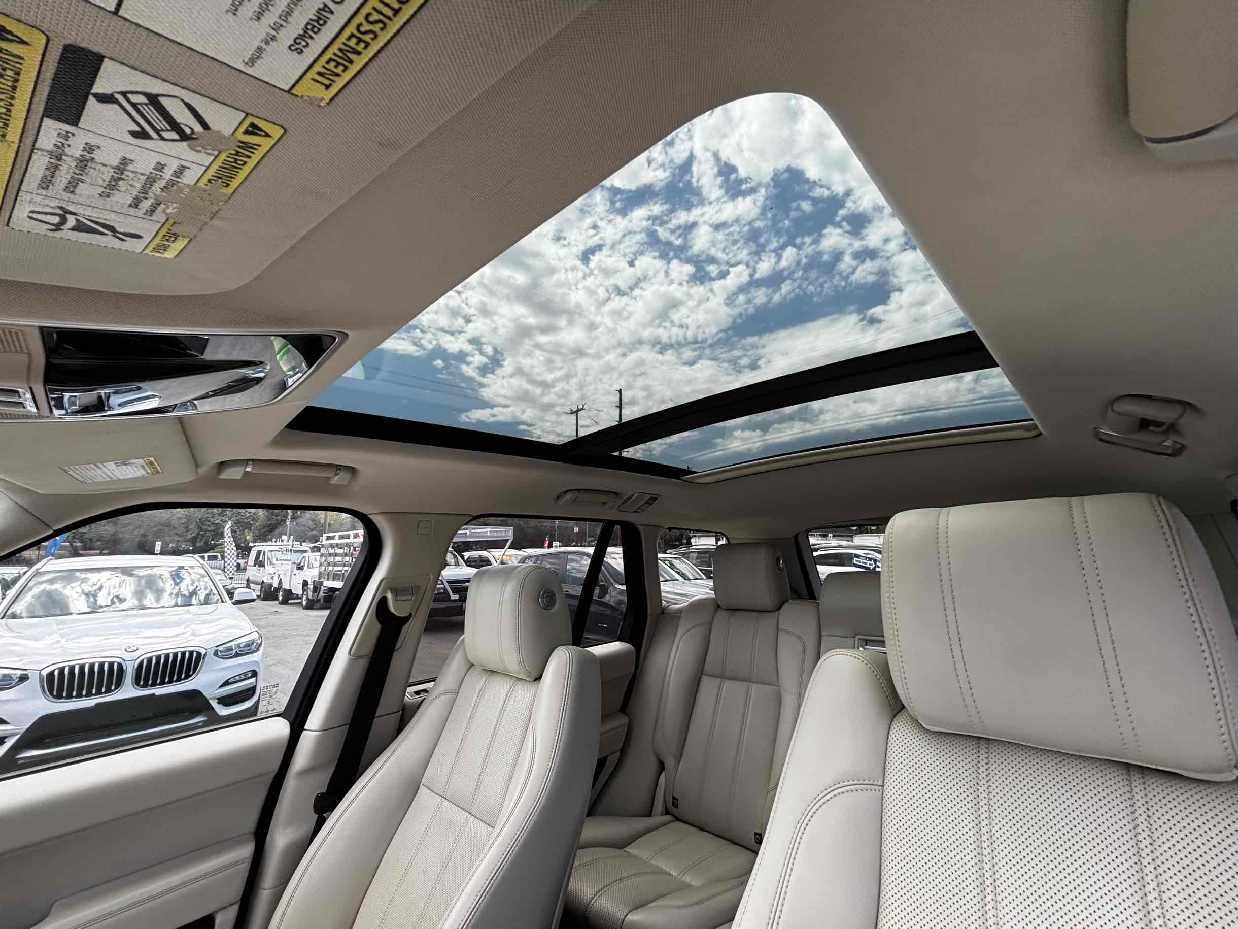 2014 Land Rover Range Rover HSE photo 17