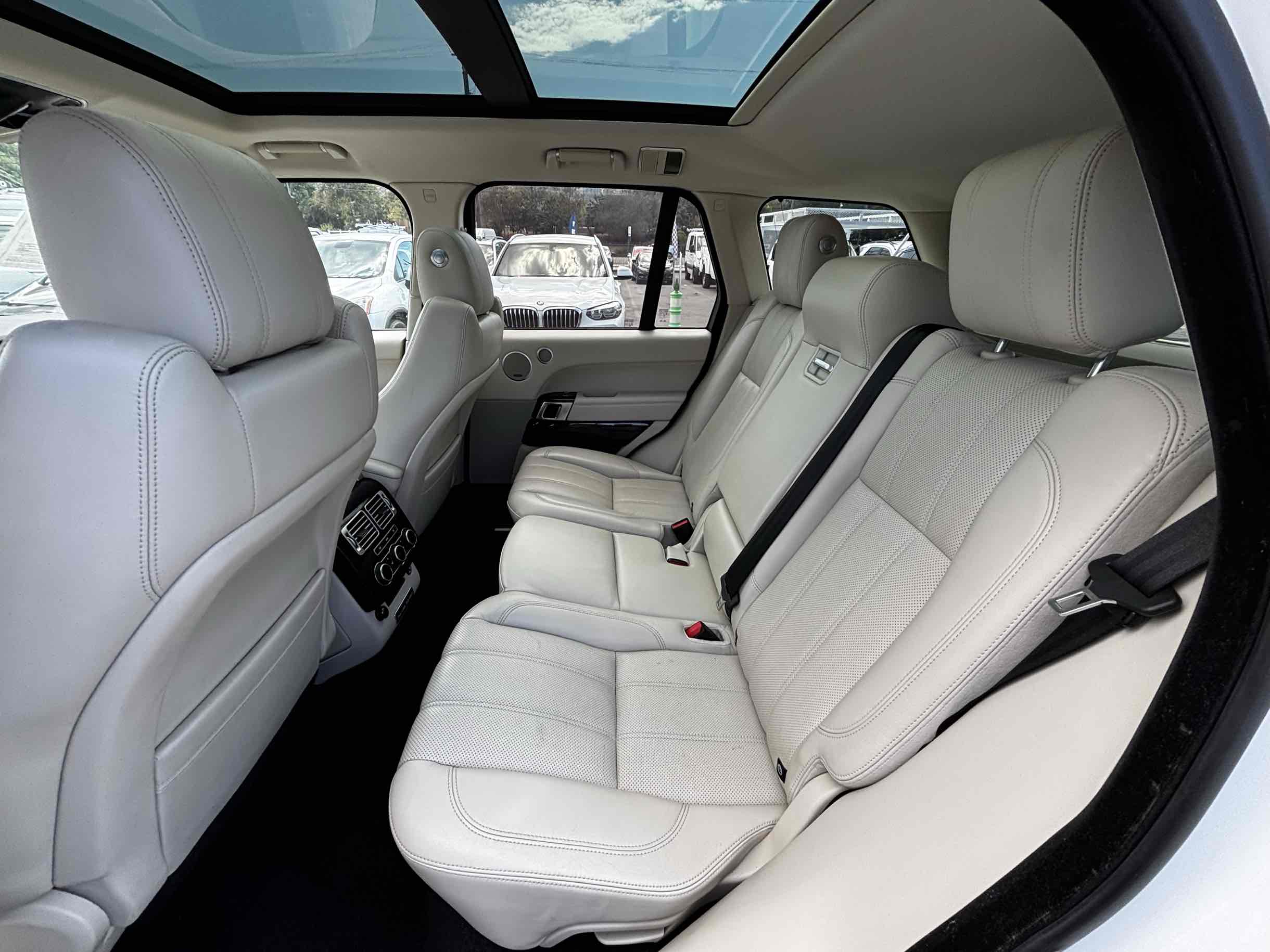 2014 Land Rover Range Rover HSE photo 20
