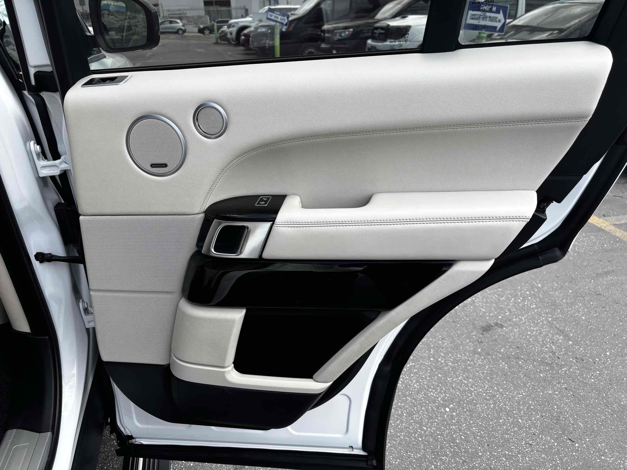2014 Land Rover Range Rover HSE photo 27