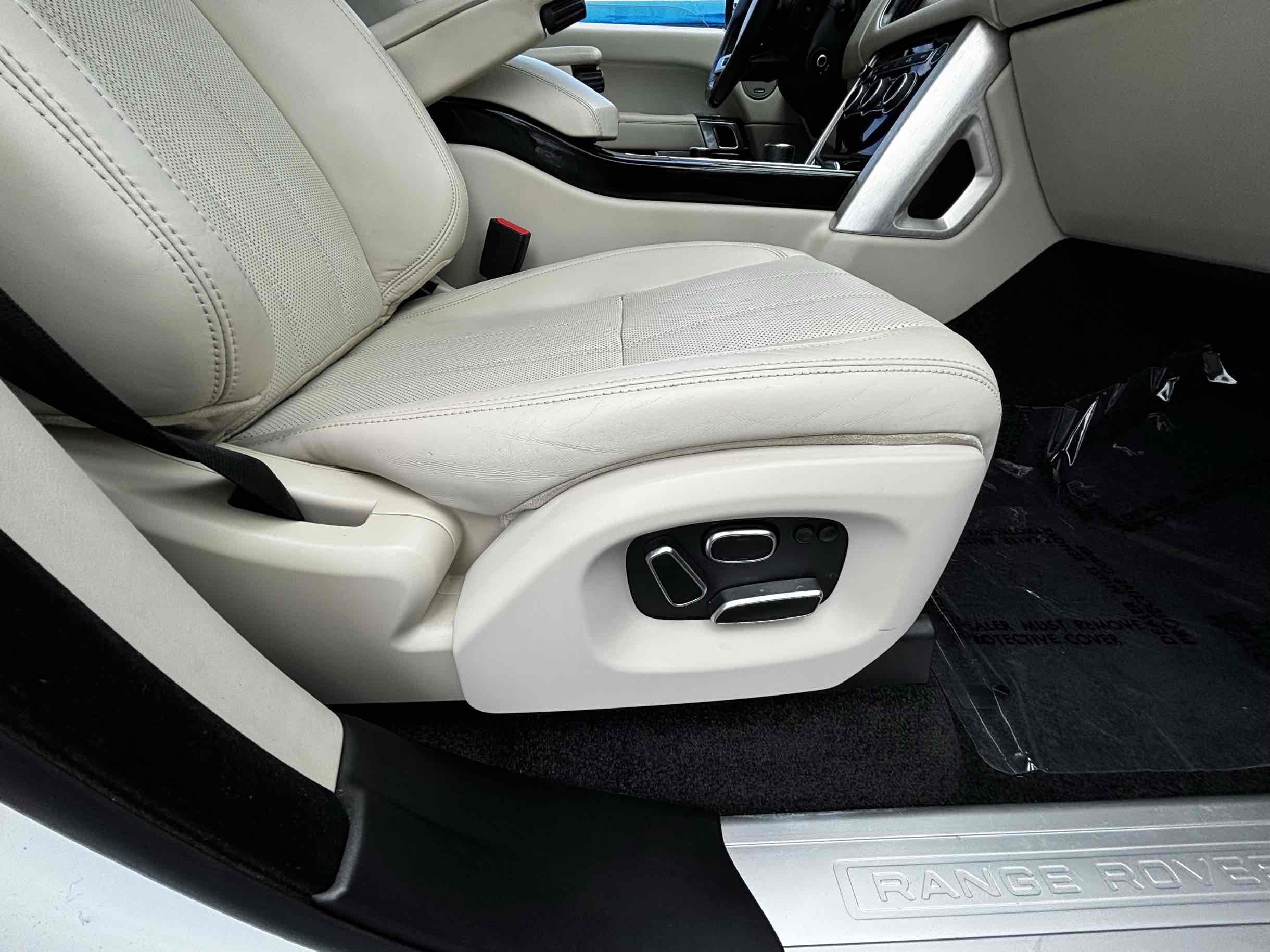 2014 Land Rover Range Rover HSE photo 30