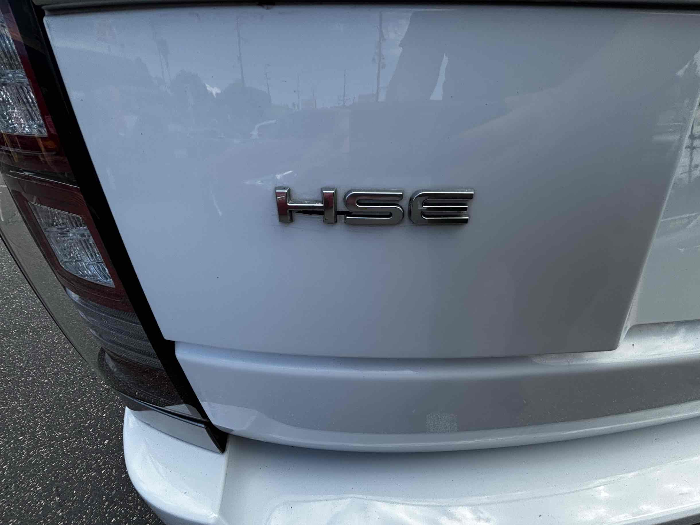 2014 Land Rover Range Rover HSE photo 32