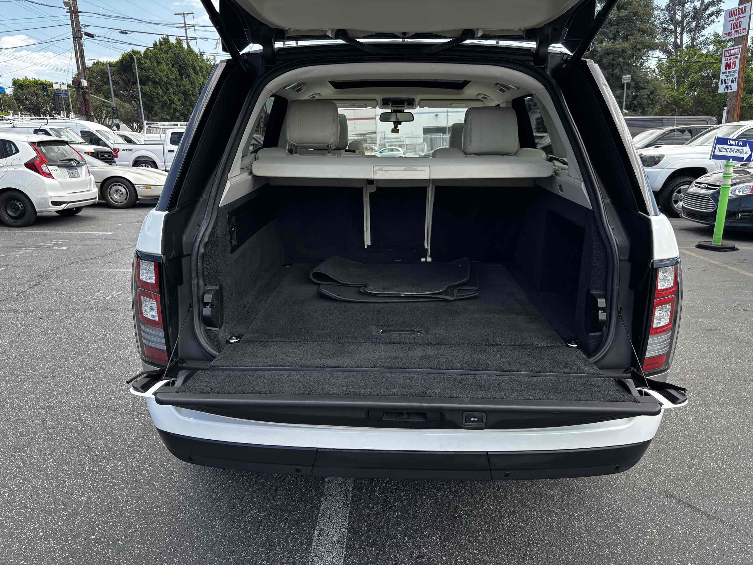 2014 Land Rover Range Rover HSE photo 35