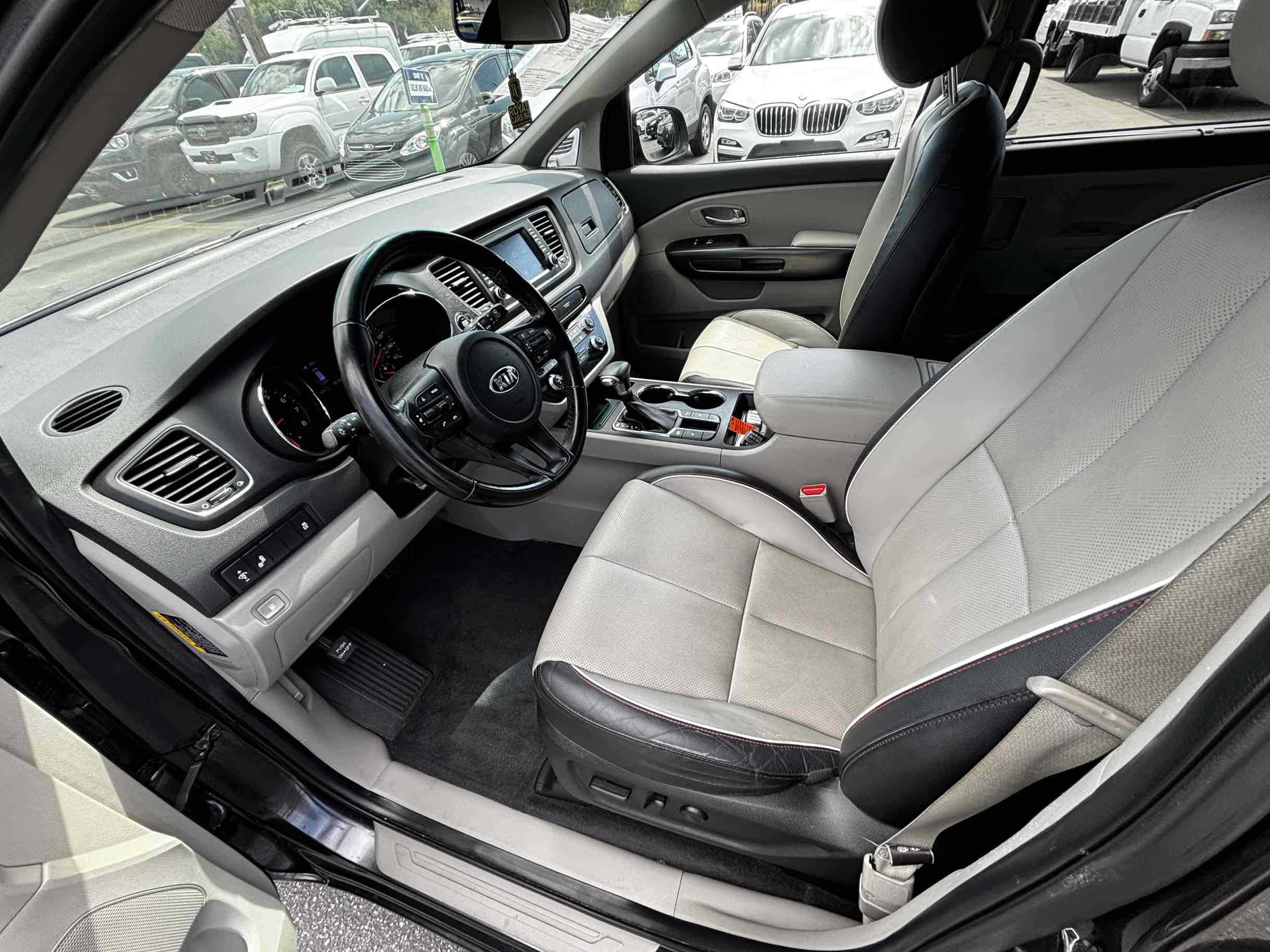2019 Kia Sedona EX photo 4